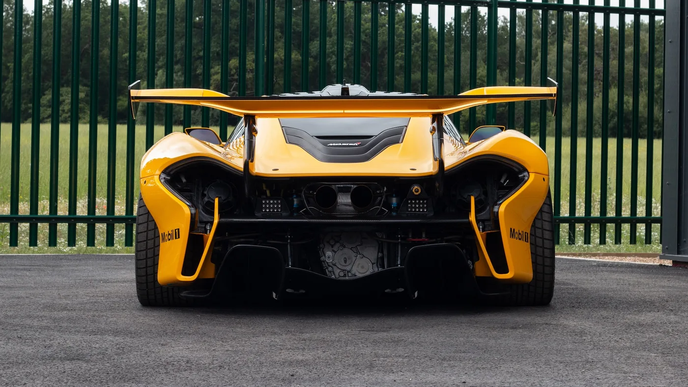 2015 McLaren P1 GTR proposée par un concessionnaire spécialisé à Sunningdale, Royaume-Uni, photo 9 sur 10