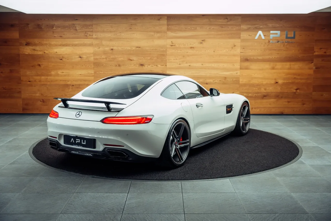 2015 Mercedes-AMG GT S proposée par un concessionnaire spécialisé à Uznach, Suisse, photo principale