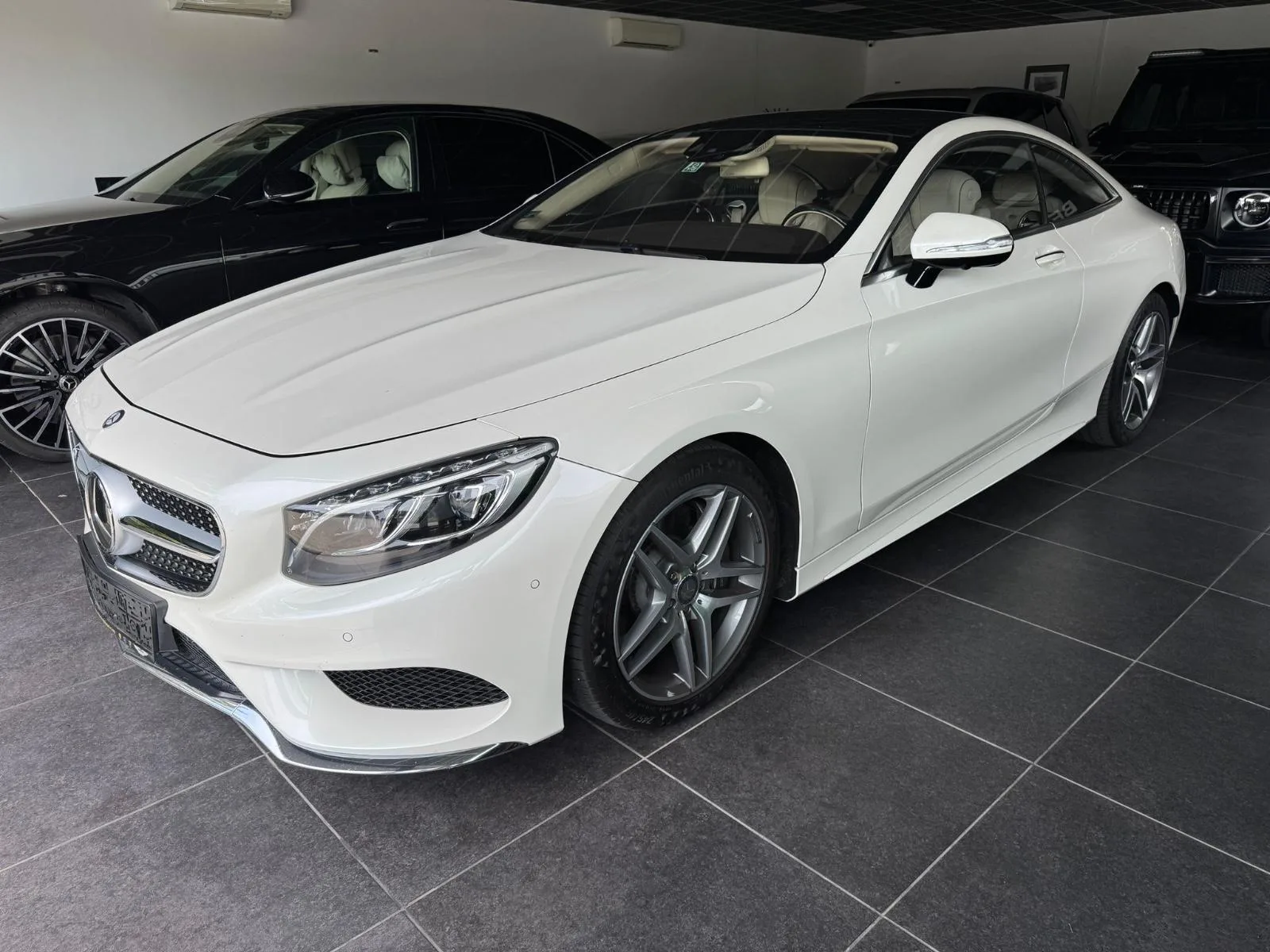 2015 Mercedes-Benz S 500 Coupé 4MATIC, AMG Line proposée par un concessionnaire spécialisé à Bratislava, Slovaquie, photo principale
