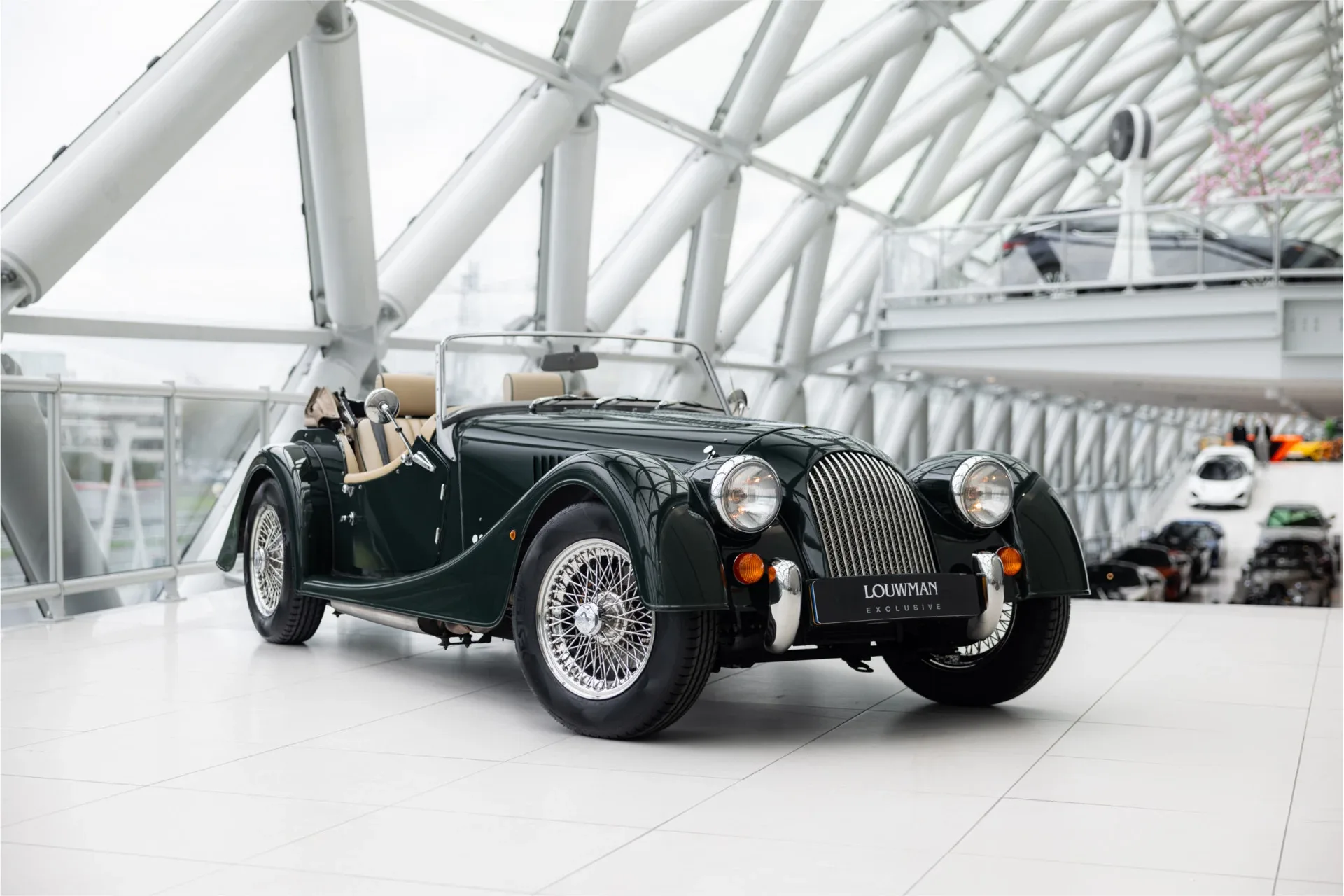 2015 Morgan 4/4 1.6 angeboten von einem offiziellen McLaren und Morgan-Vertragshändler in Utrecht, Niederlande, Hauptfoto