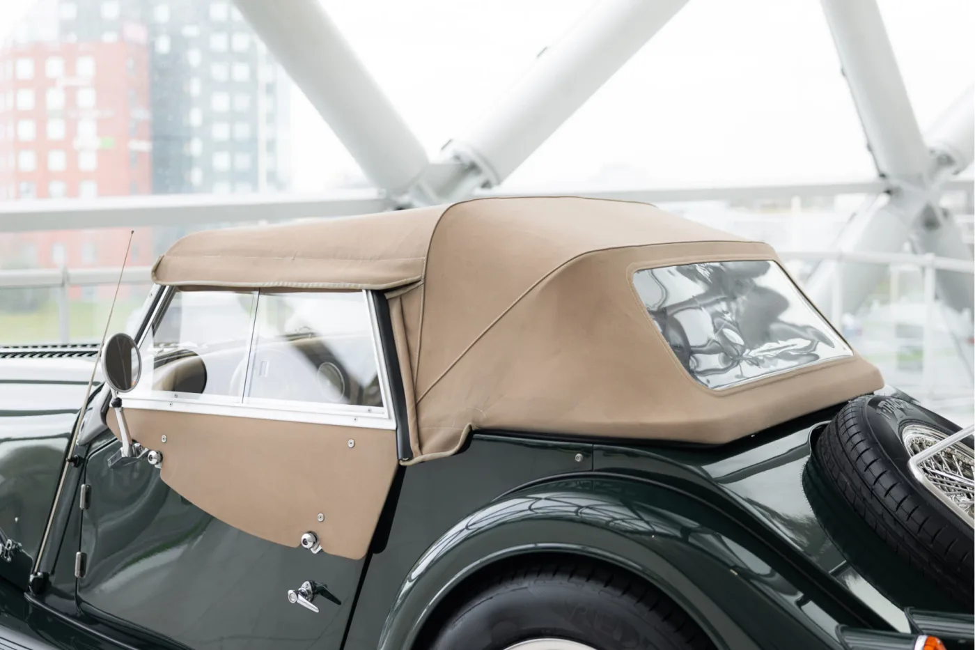 2015 Morgan 4/4 1.6 angeboten von einem offiziellen McLaren und Morgan-Vertragshändler in Utrecht, Niederlande, Foto 11 von 25