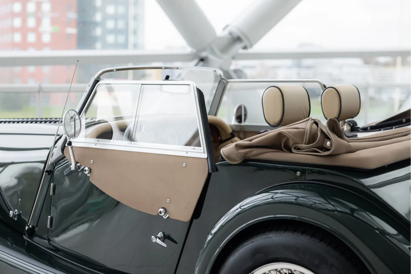 2015 Morgan 4/4 1.6 angeboten von einem offiziellen McLaren und Morgan-Vertragshändler in Utrecht, Niederlande, Foto 14 von 25