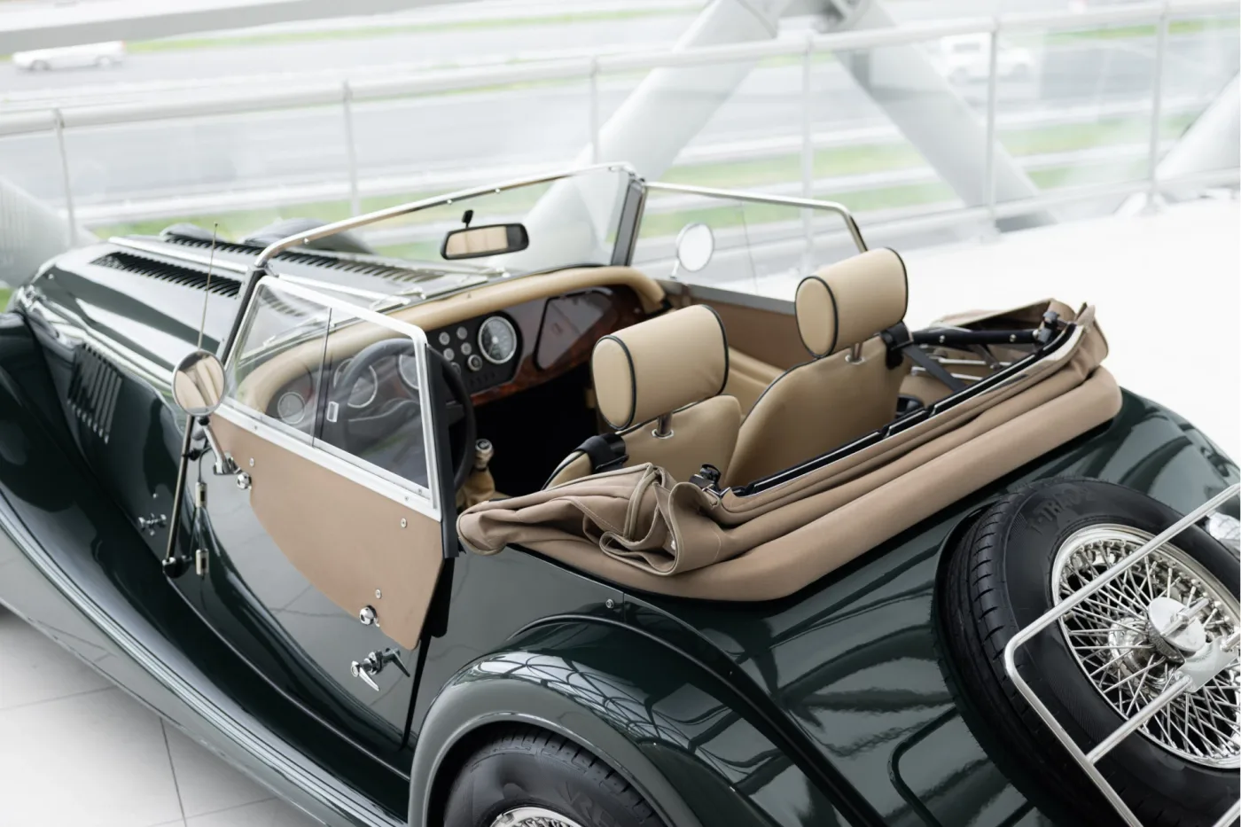 2015 Morgan 4/4 1.6 angeboten von einem offiziellen McLaren und Morgan-Vertragshändler in Utrecht, Niederlande, Foto 18 von 25