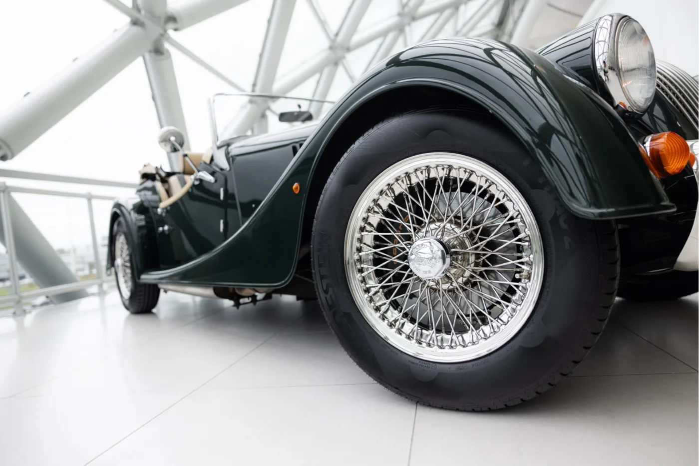 2015 Morgan 4/4 1.6 angeboten von einem offiziellen McLaren und Morgan-Vertragshändler in Utrecht, Niederlande, Foto 23 von 25