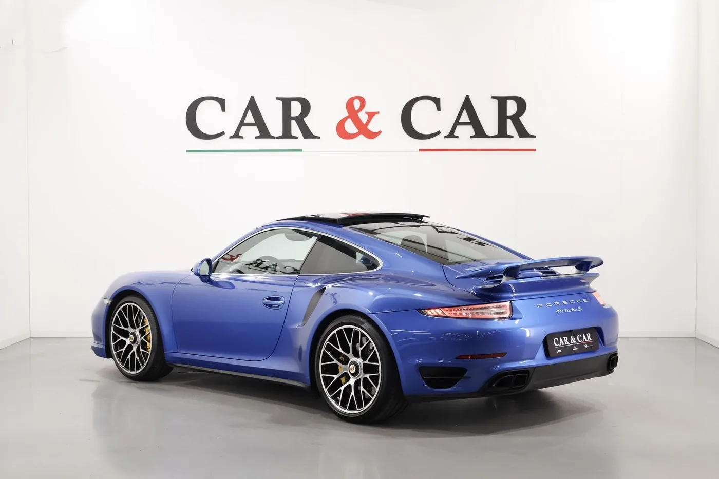2015 Porsche 911 Turbo S angeboten von einem Supersportwagenhändler in Zibido San Giacomo, Italien, Foto 2 von 23