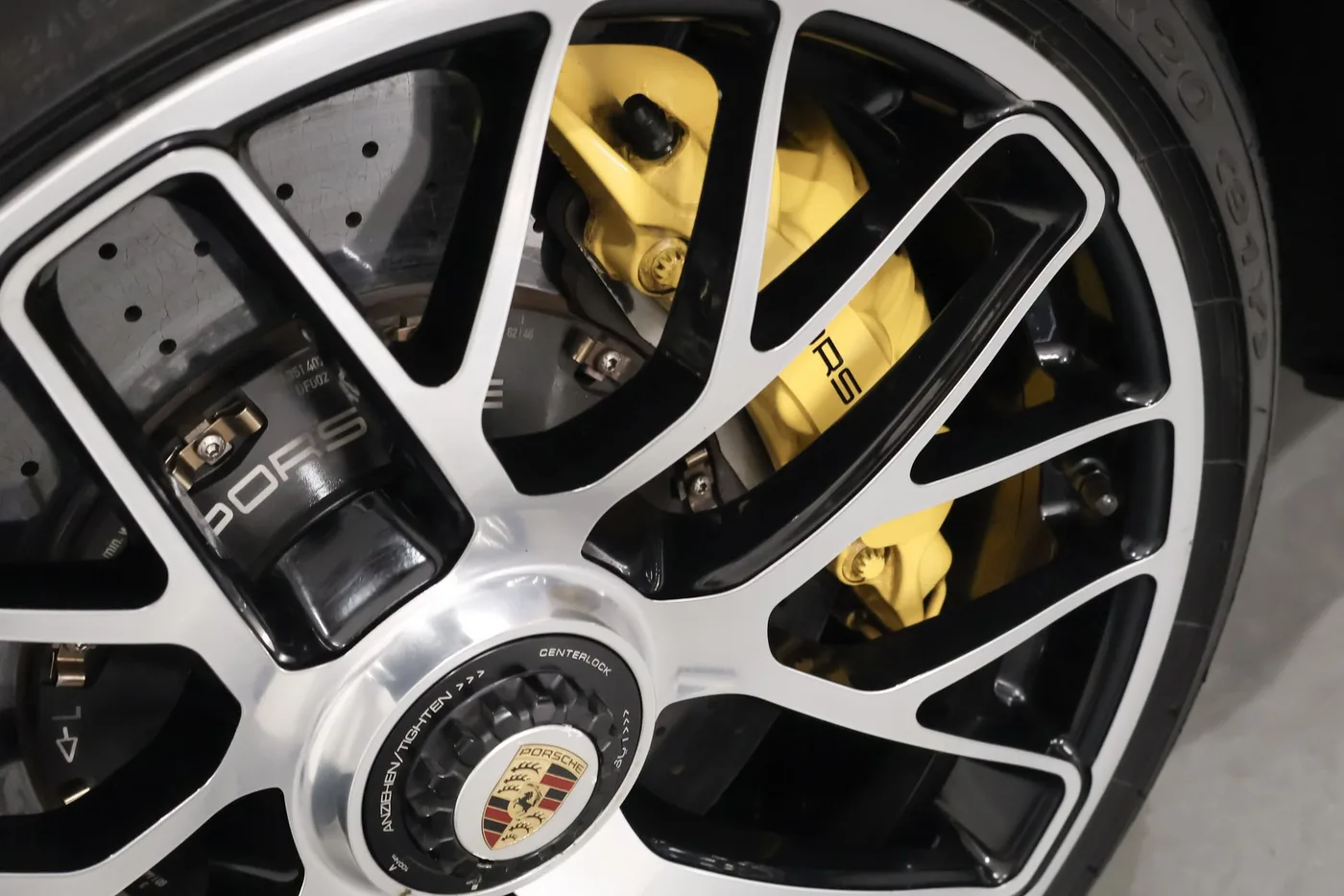 2015 Porsche 911 Turbo S angeboten von einem Supersportwagenhändler in Zibido San Giacomo, Italien, Foto 13 von 23