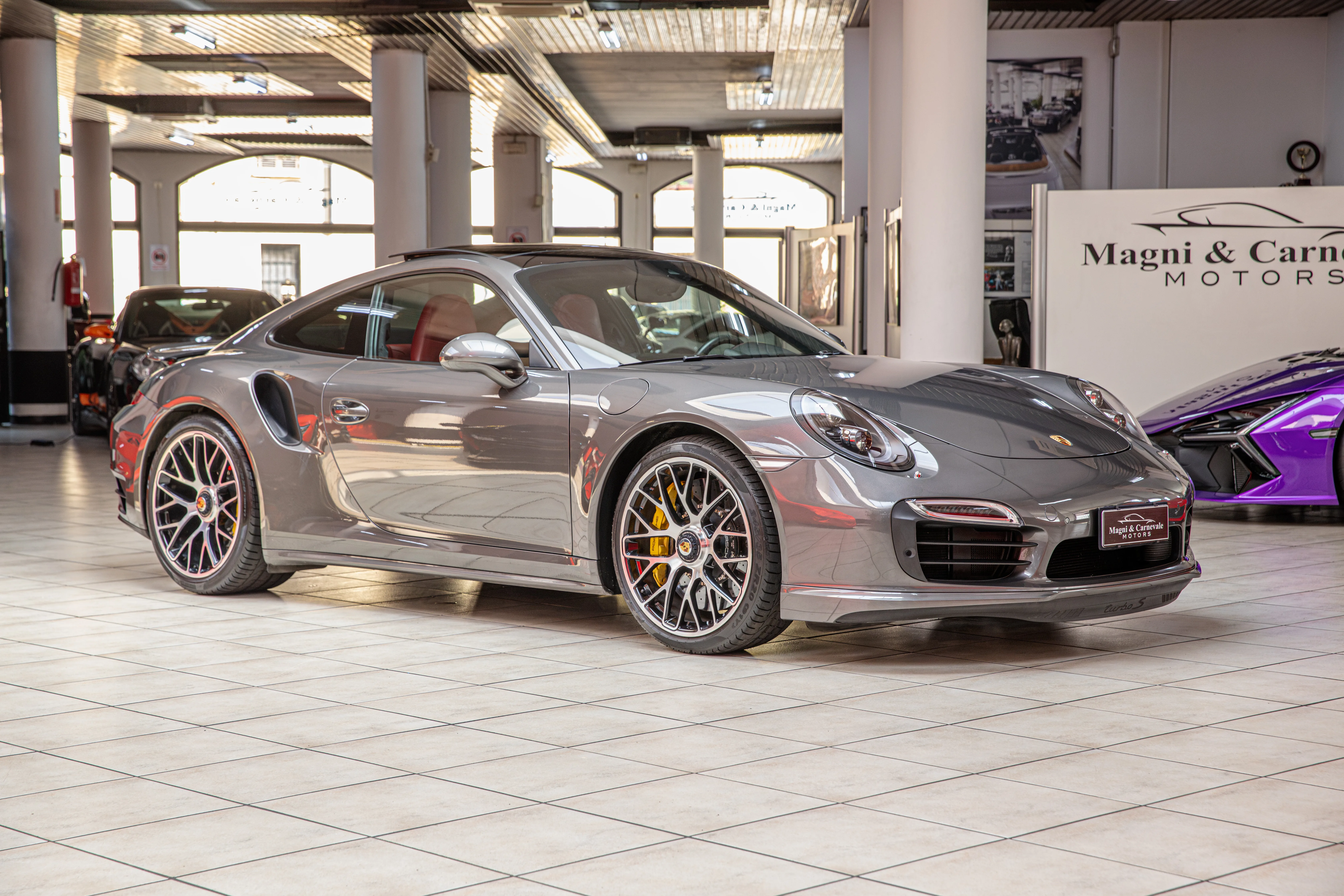 2015 Porsche 911 Turbo S angeboten von einem Fachhändler in Mailand, Italien, Hauptfoto