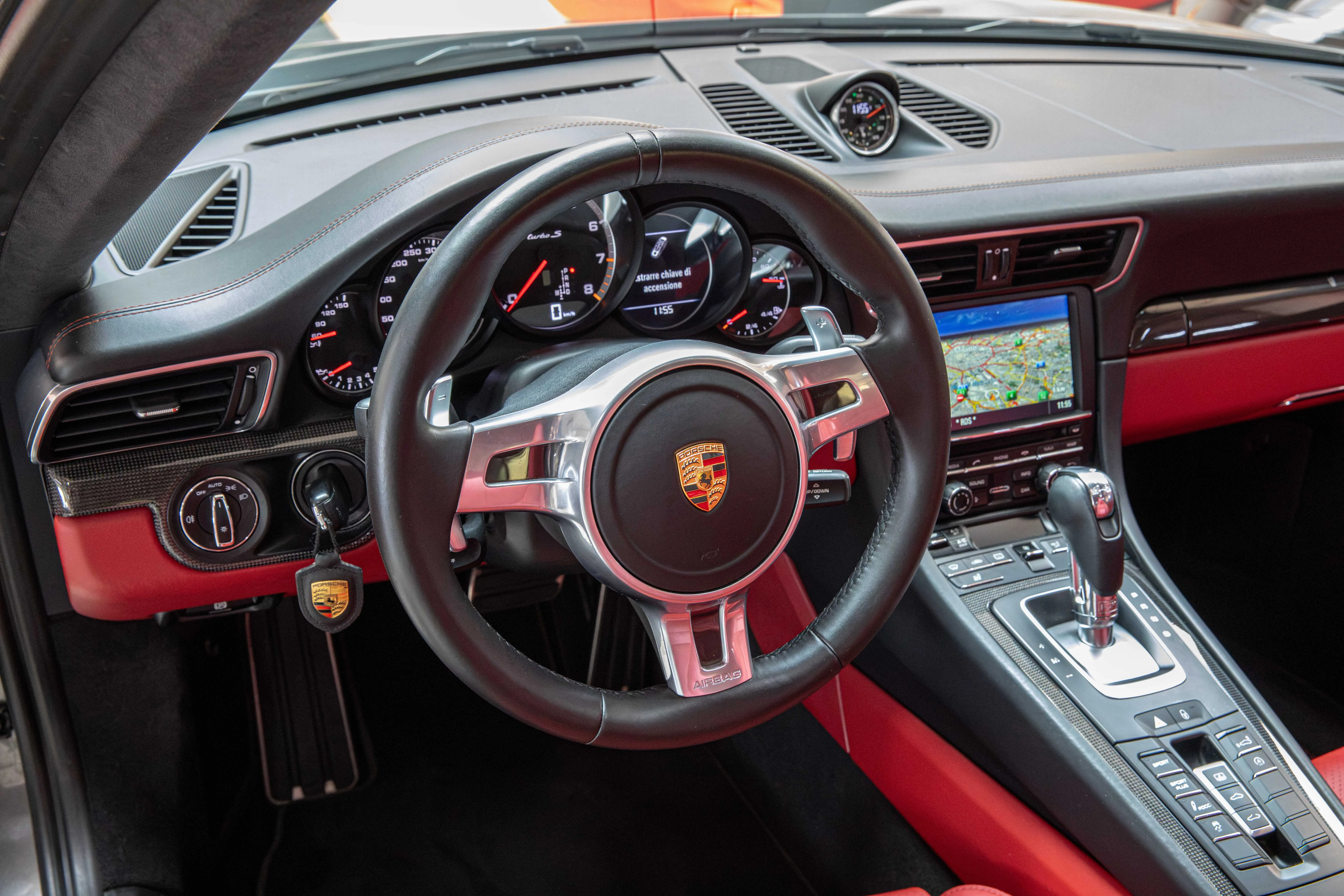 2015 Porsche 911 Turbo S, 29/30