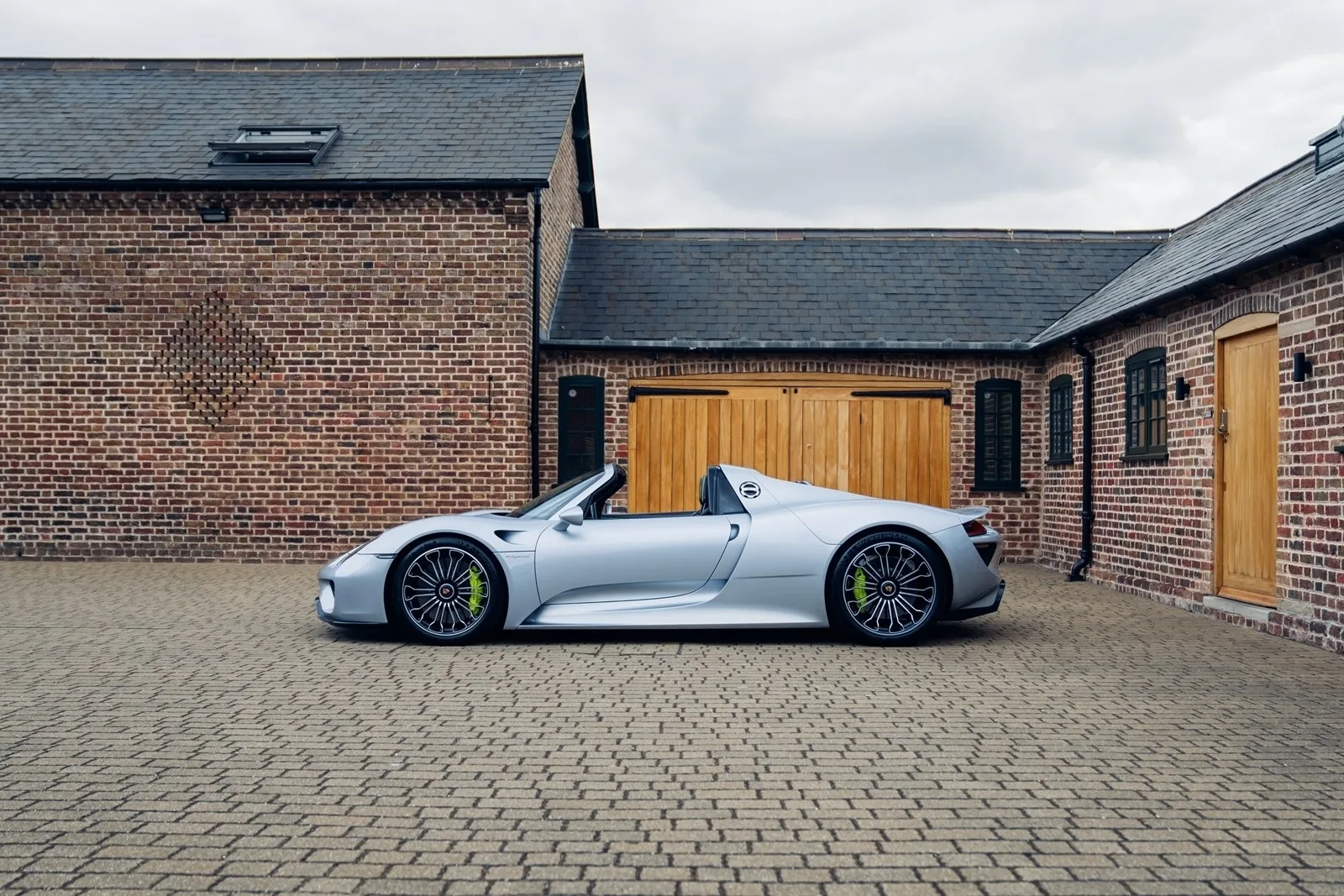 2015 Porsche 918 Spyder offered by a specialist dealer in Chorleywood, United Kingdom, main photo
