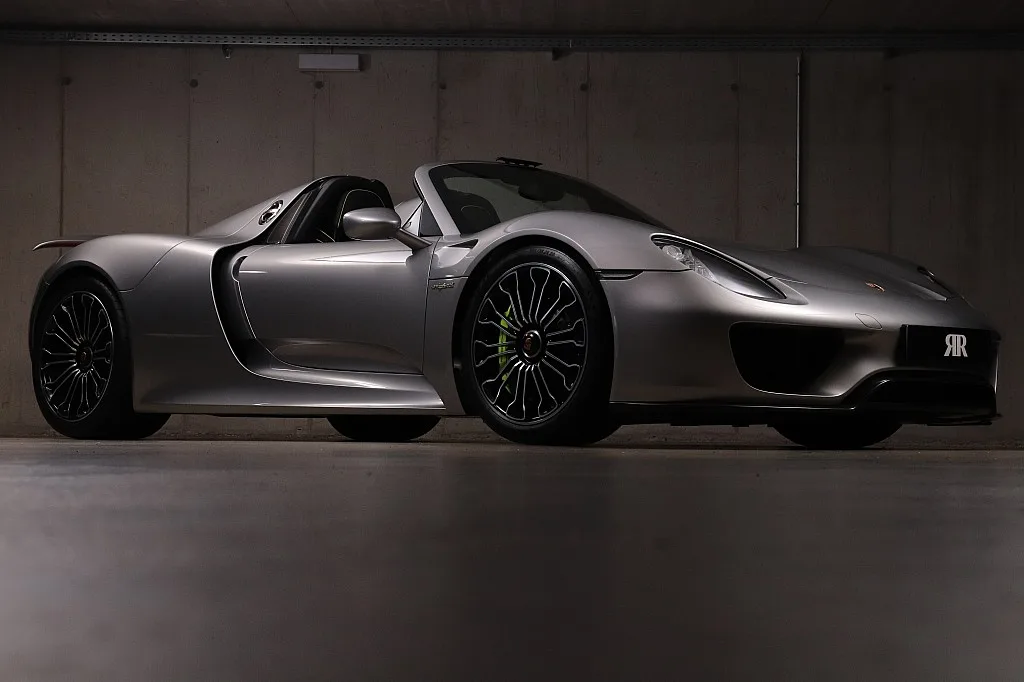 2015 Porsche 918 Spyder offered by a specialist dealer in Unterweitersdorf, Austria, photo 2 of 15