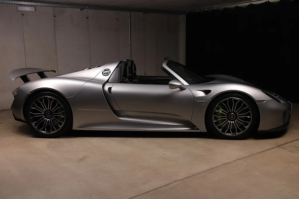 2015 Porsche 918 Spyder offered by a specialist dealer in Unterweitersdorf, Austria, photo 3 of 15
