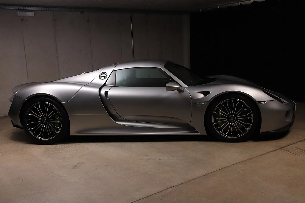 2015 Porsche 918 Spyder offered by a specialist dealer in Unterweitersdorf, Austria, photo 5 of 15