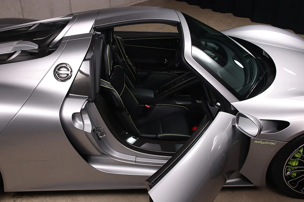 2015 Porsche 918 Spyder offered by a specialist dealer in Unterweitersdorf, Austria, photo 7 of 15