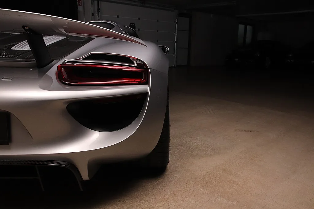 2015 Porsche 918 Spyder offered by a specialist dealer in Unterweitersdorf, Austria, photo 10 of 15