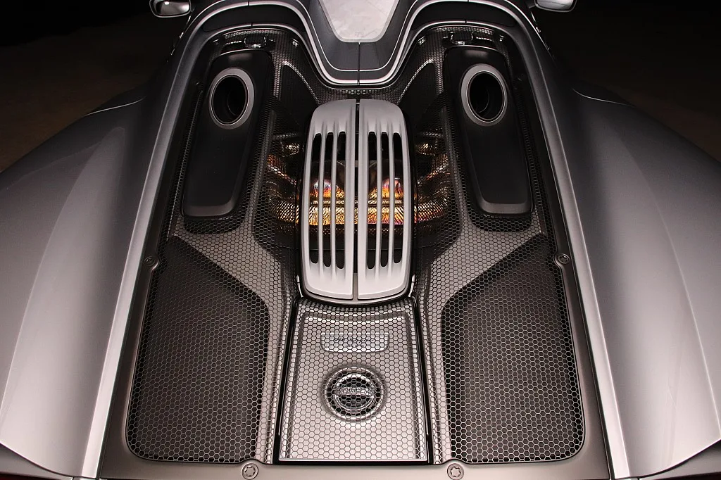 2015 Porsche 918 Spyder offered by a specialist dealer in Unterweitersdorf, Austria, photo 12 of 15