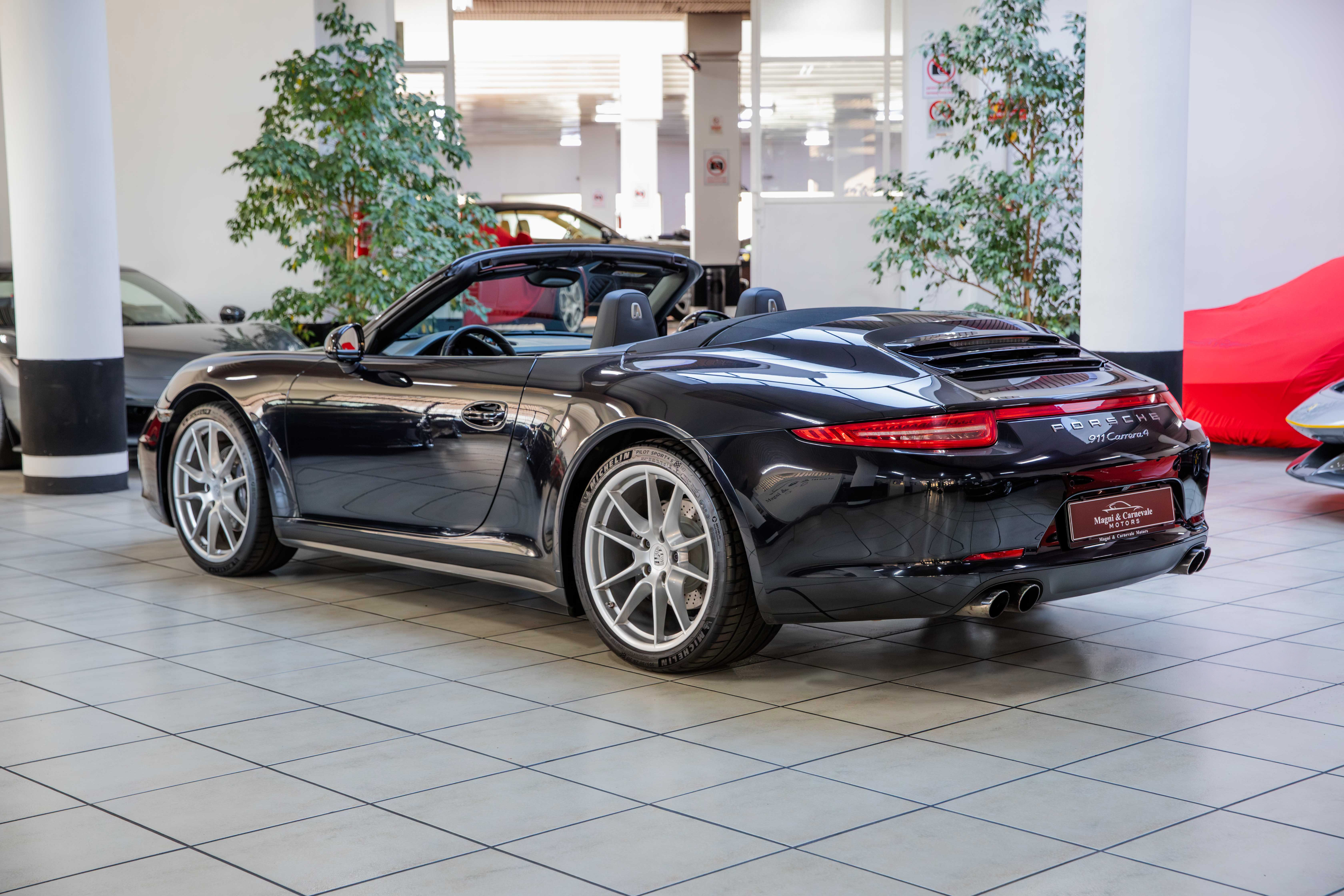 2015 Porsche 911 Carrera 4 Cabriolet offered by a specialist dealer in Milan, Italy, photo 6 of 20