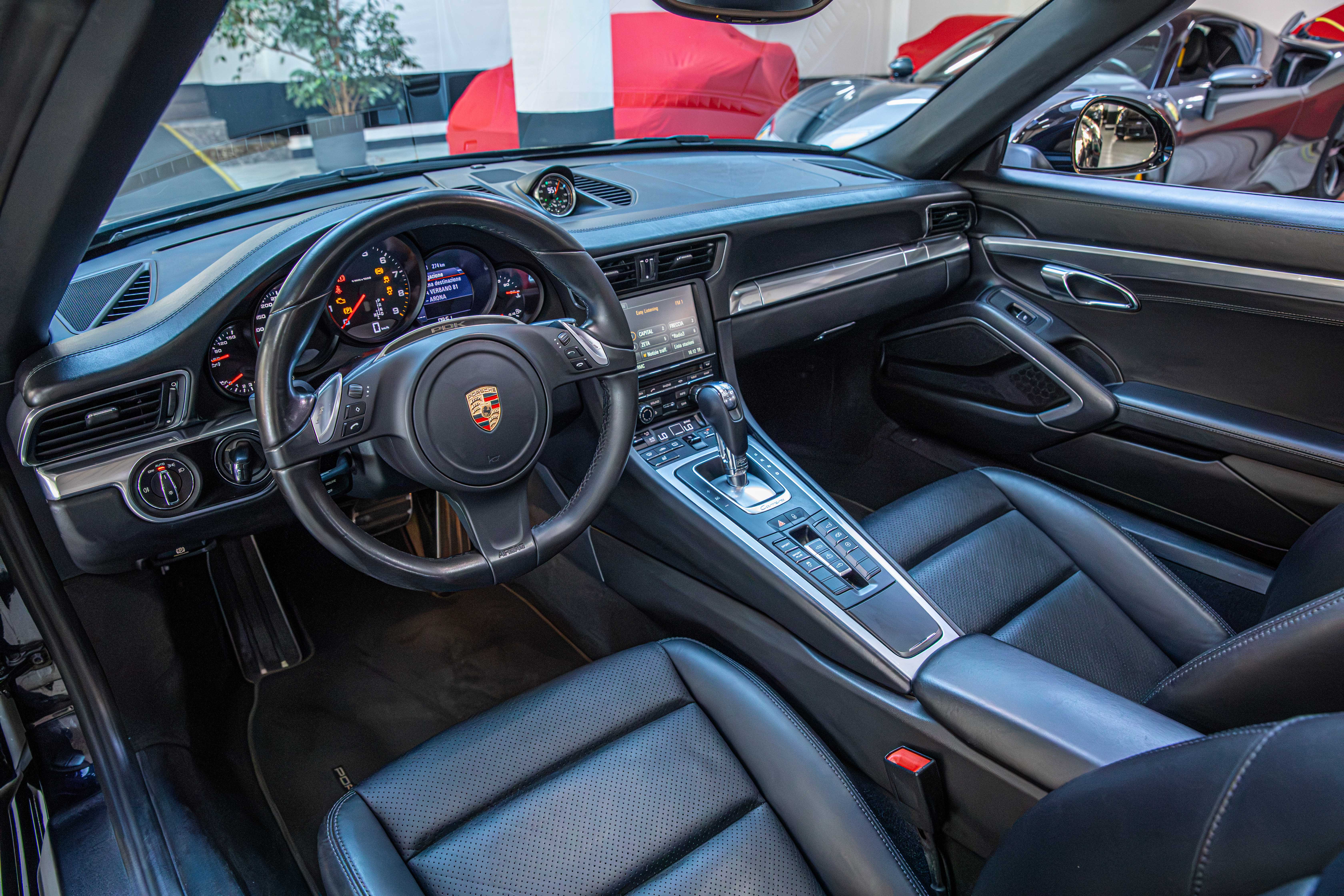 2015 Porsche 911 Carrera 4 Cabriolet offered by a specialist dealer in Milan, Italy, photo 15 of 20