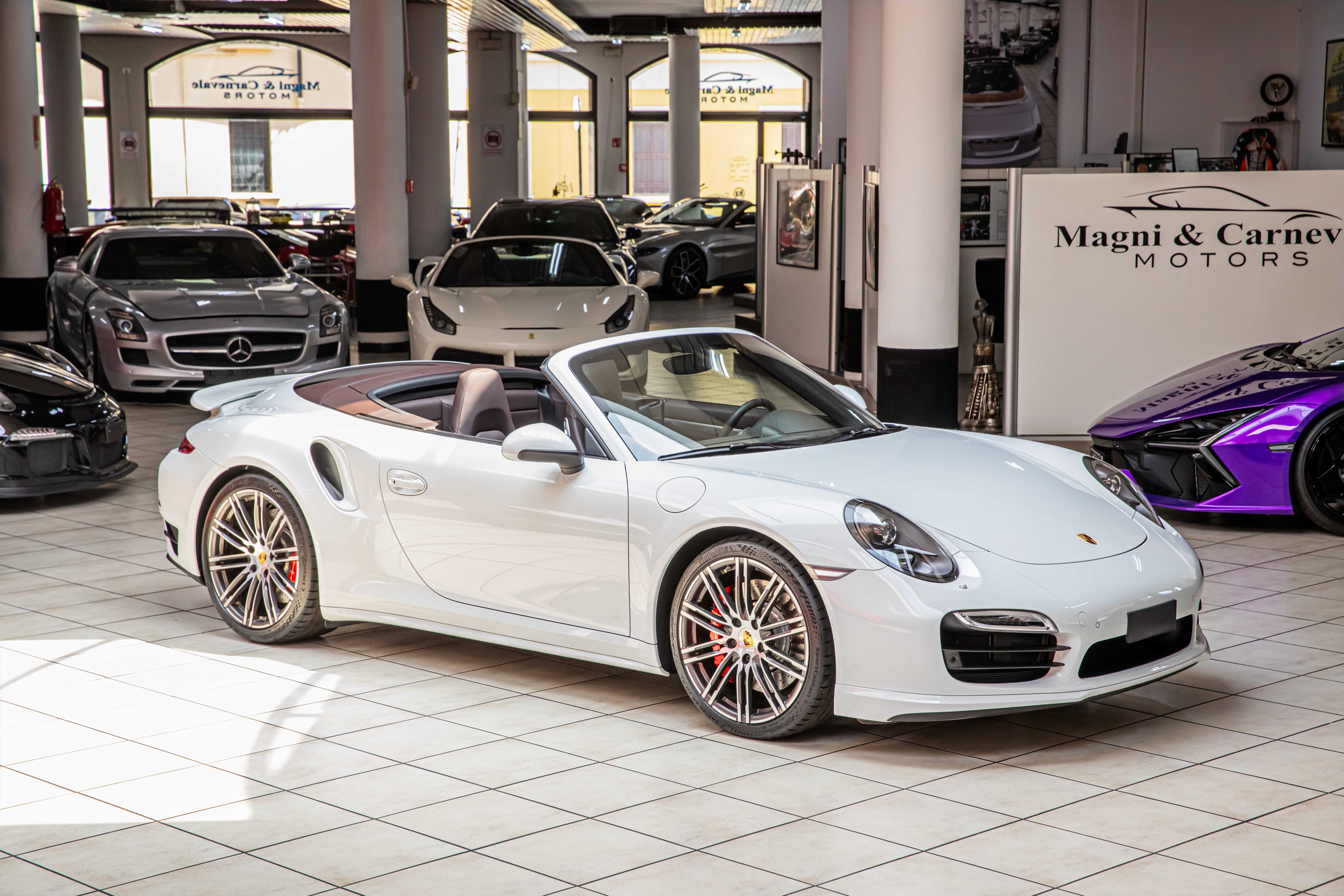 2015 Porsche 911 Turbo Cabriolet proposée par un concessionnaire spécialisé à Milan, Italie, photo 2 sur 20