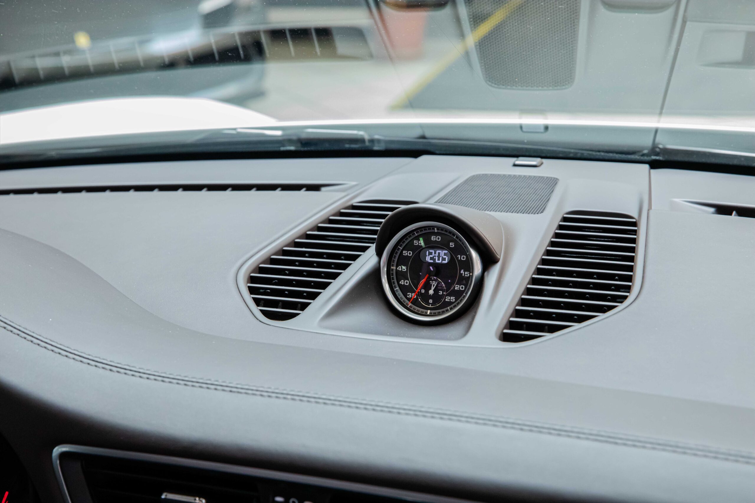 2015 Porsche 911 Turbo Cabriolet proposée par un concessionnaire spécialisé à Milan, Italie, photo 3 sur 20