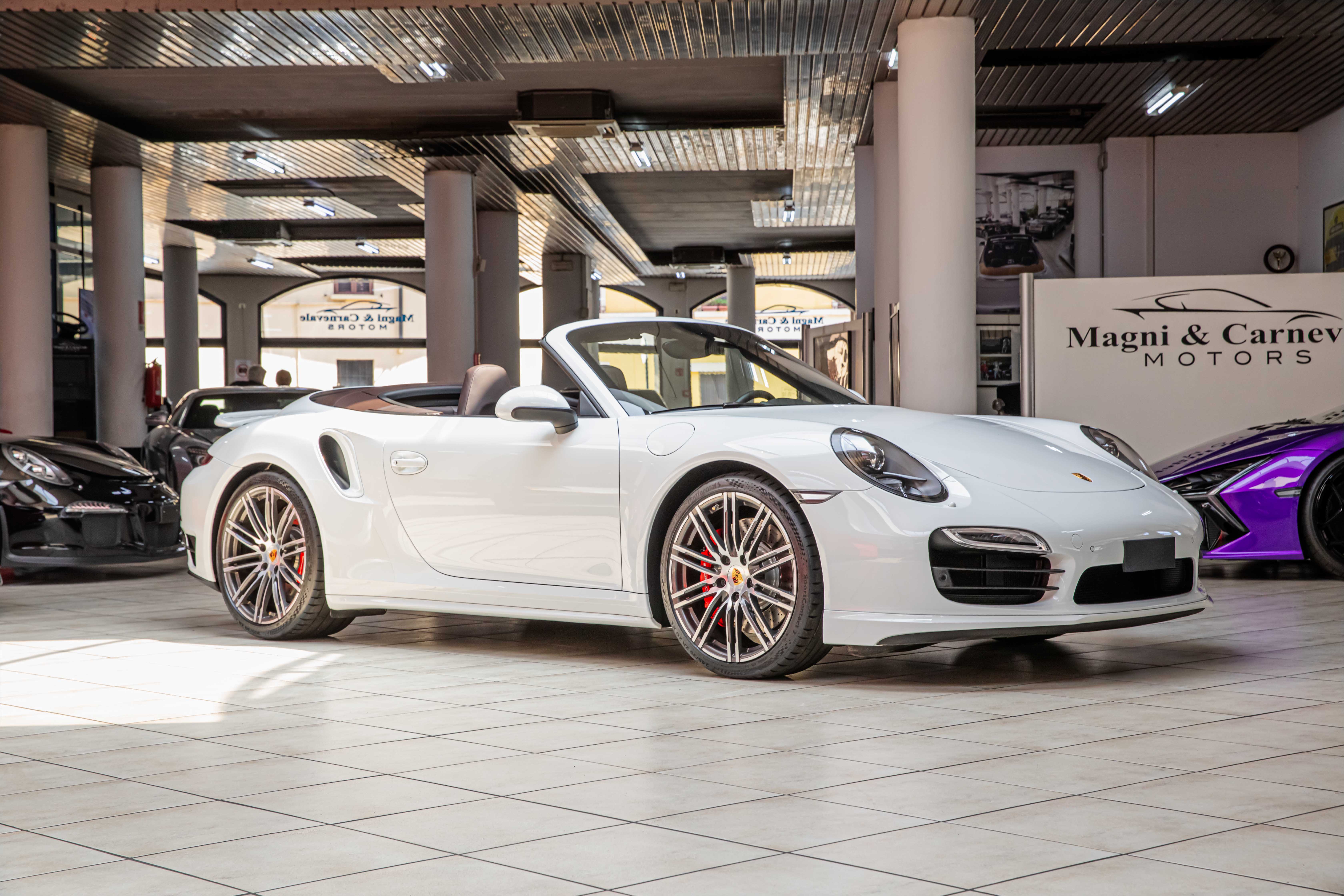 2015 Porsche 911 Turbo Cabriolet proposée par un concessionnaire spécialisé à Milan, Italie, photo 4 sur 20