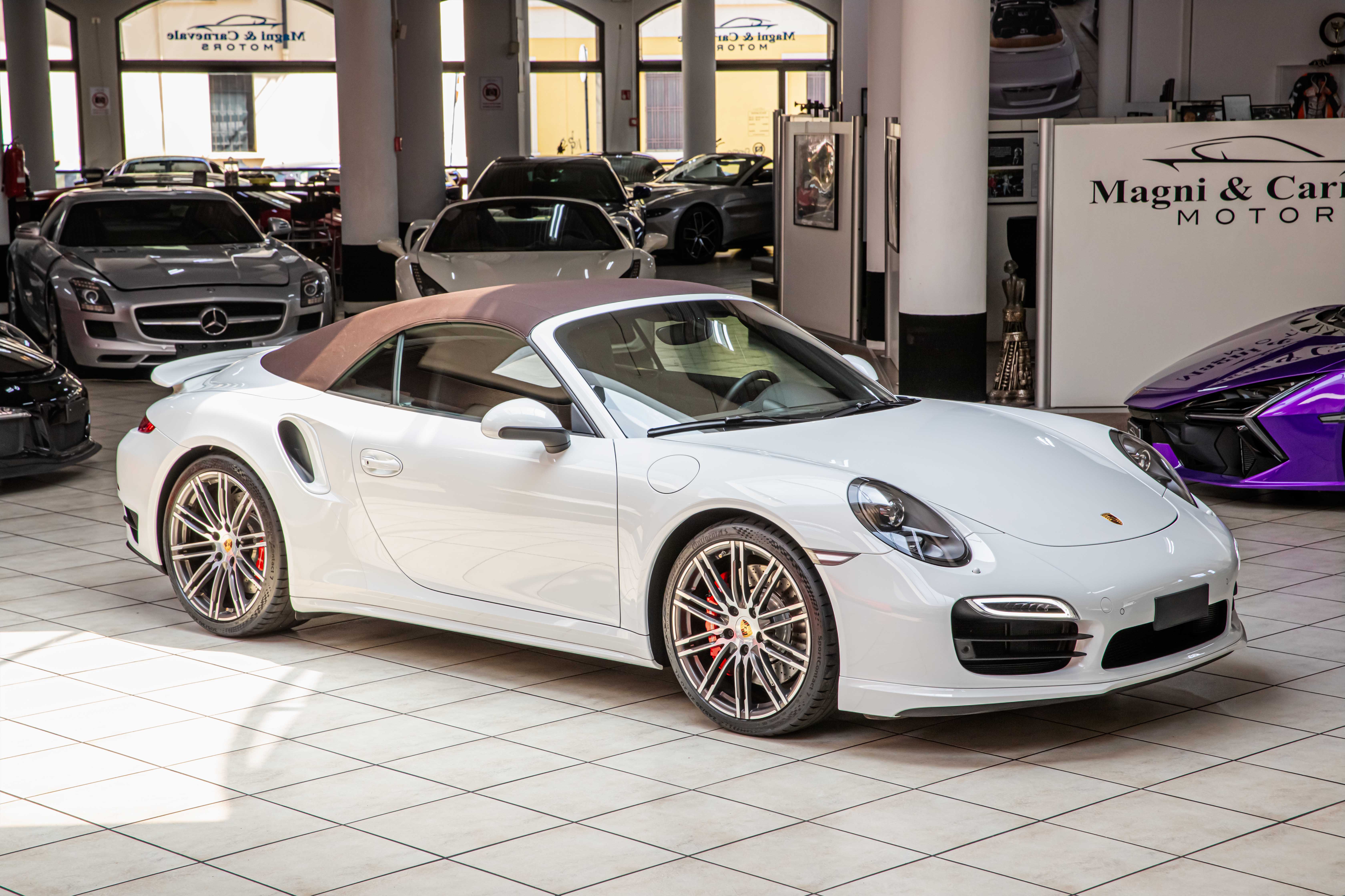 2015 Porsche 911 Turbo Cabriolet proposée par un concessionnaire spécialisé à Milan, Italie, photo 5 sur 20