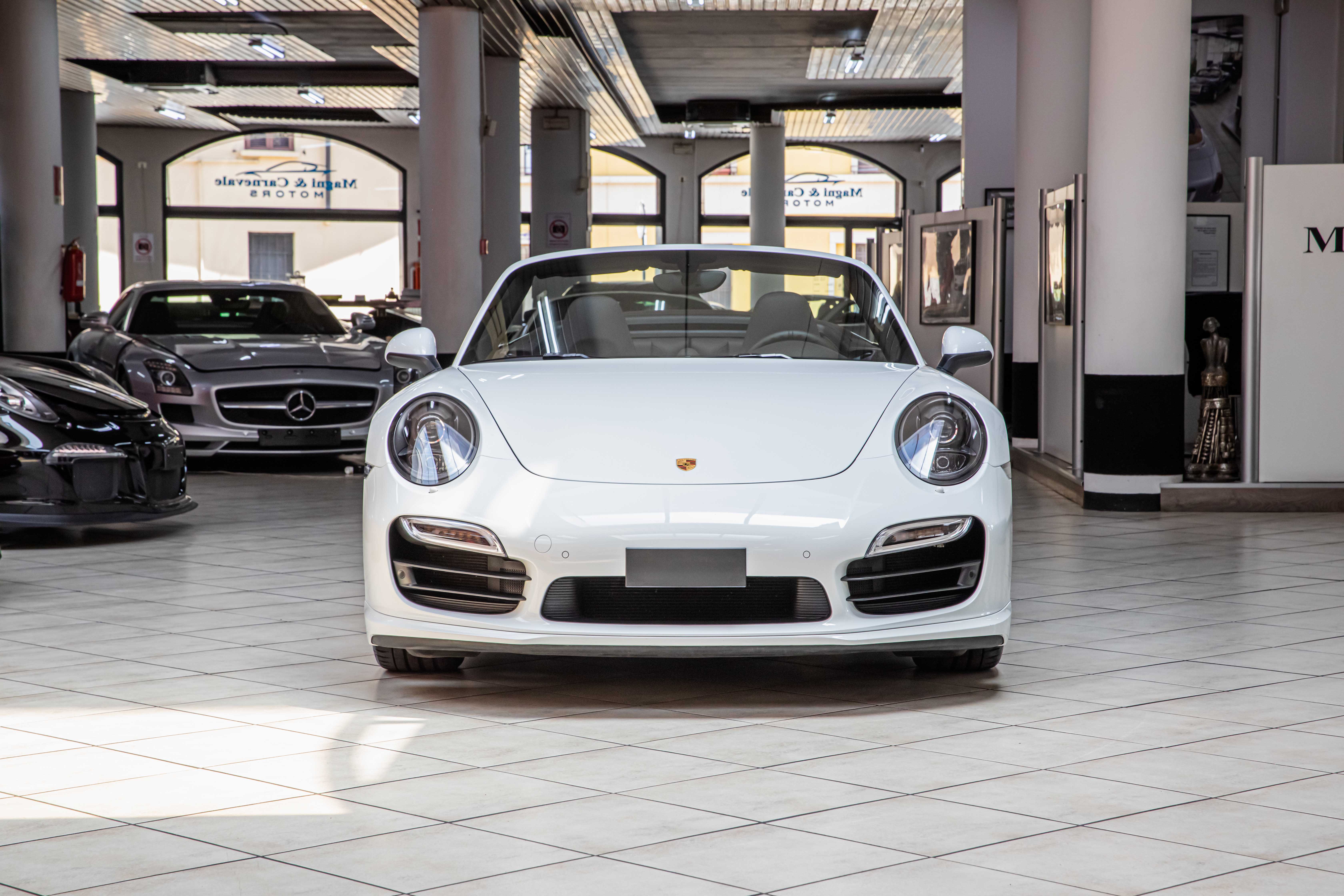 2015 Porsche 911 Turbo Cabriolet proposée par un concessionnaire spécialisé à Milan, Italie, photo 7 sur 20