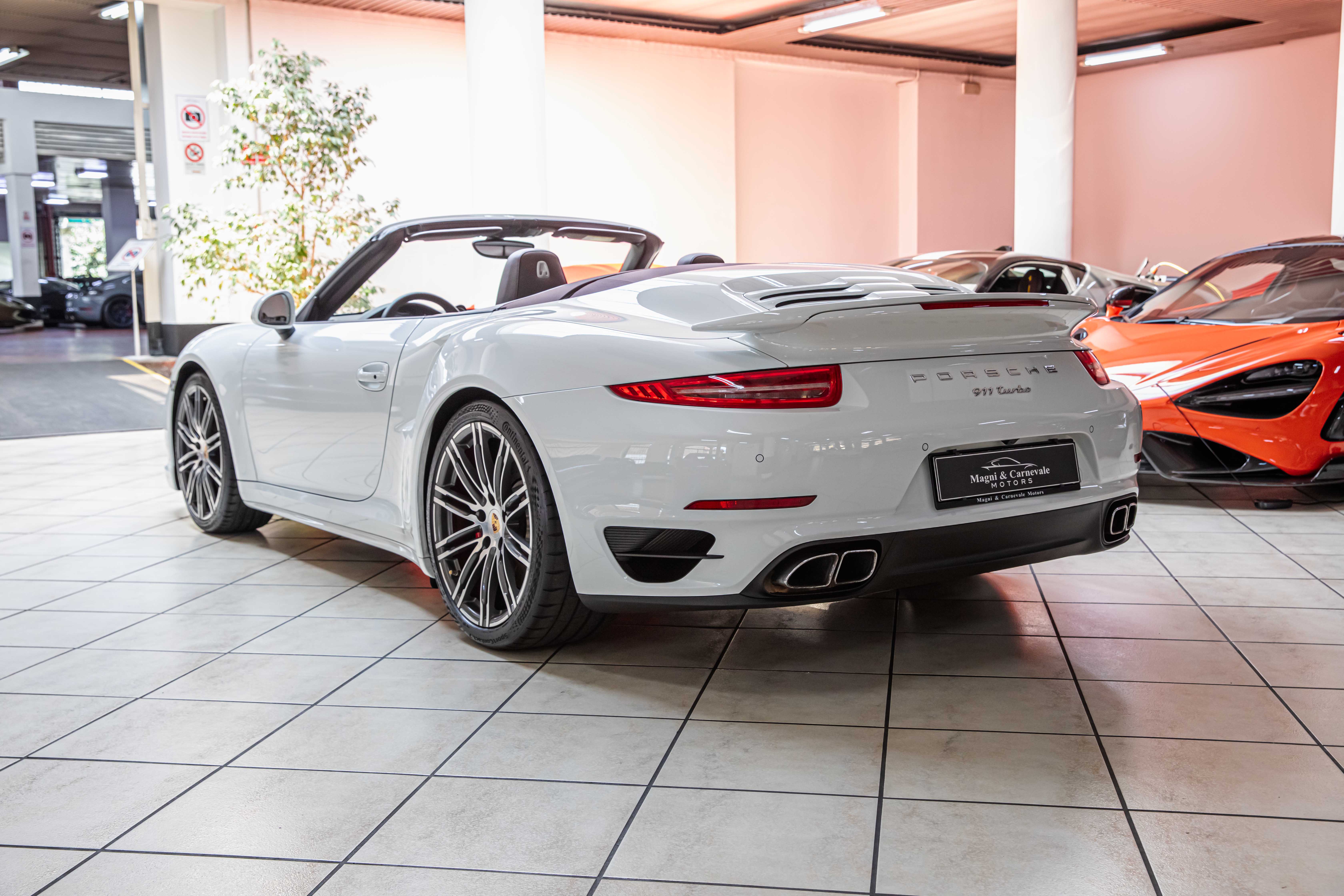 2015 Porsche 911 Turbo Cabriolet proposée par un concessionnaire spécialisé à Milan, Italie, photo 10 sur 20