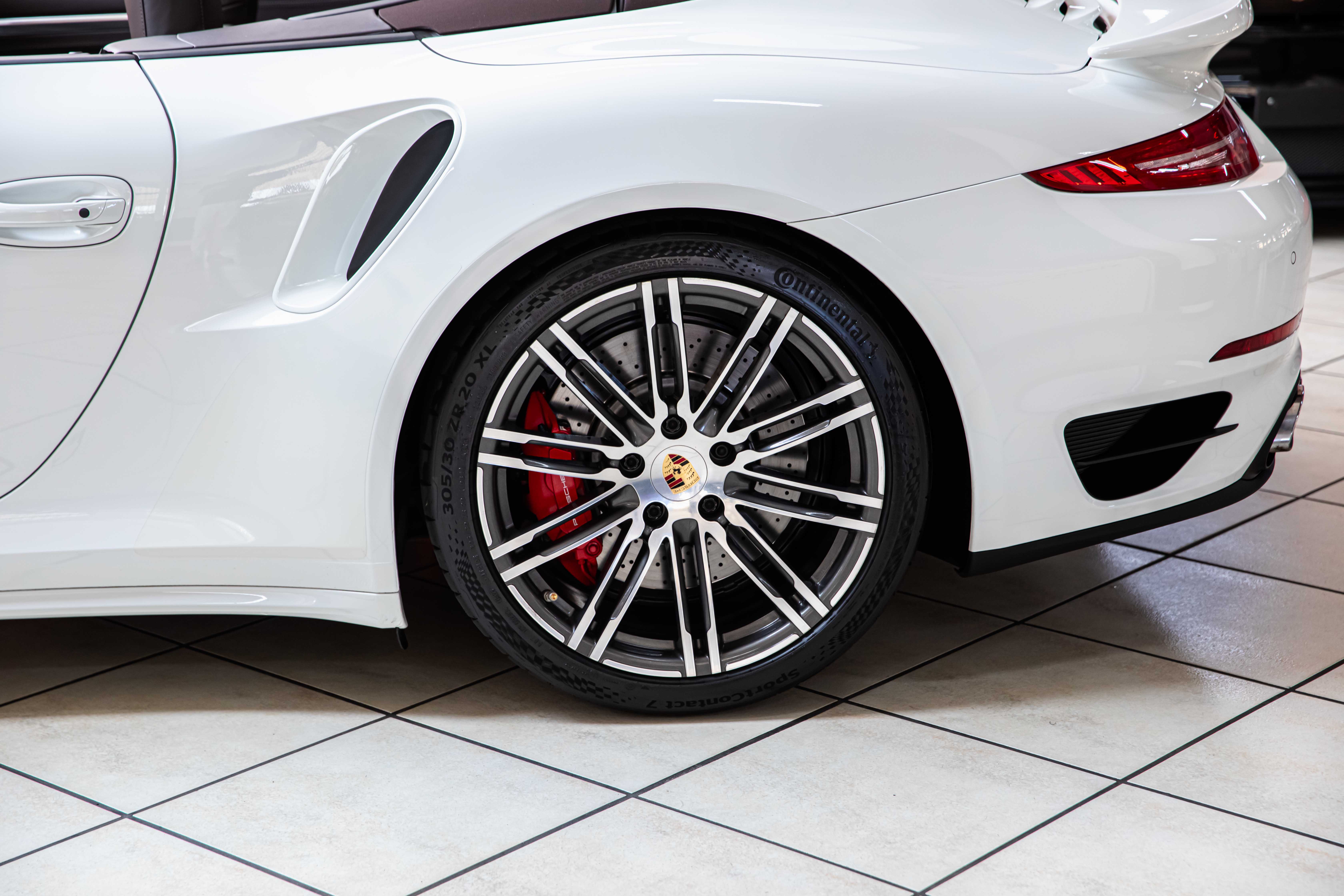 2015 Porsche 911 Turbo Cabriolet proposée par un concessionnaire spécialisé à Milan, Italie, photo 13 sur 20