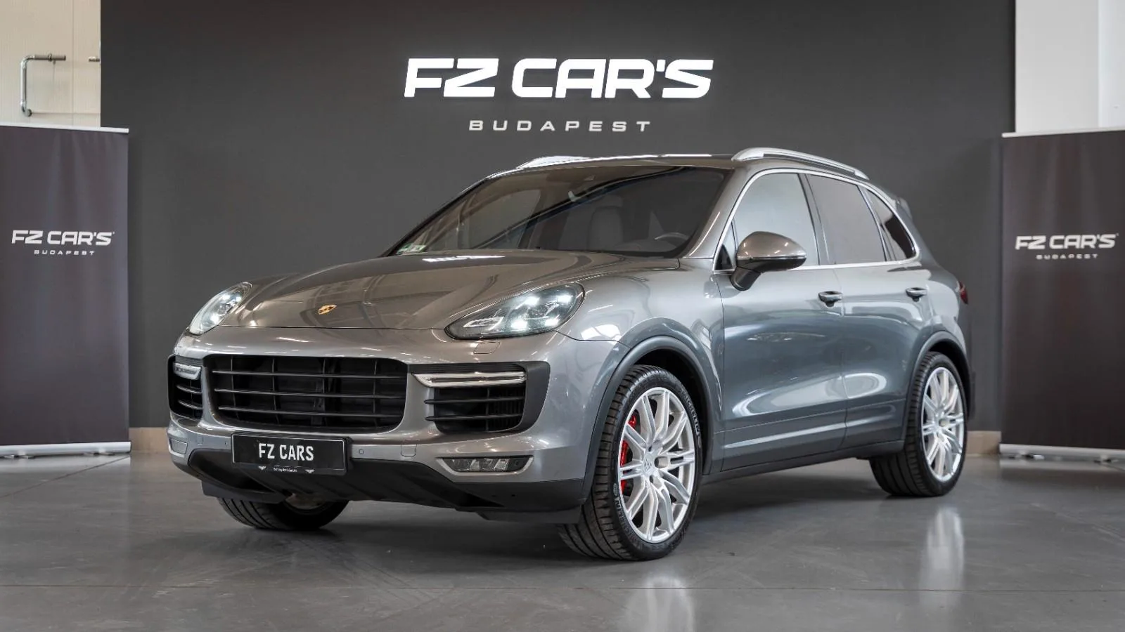 2015 Porsche Cayenne Turbo angeboten von einem Fachhändler in Budapest, Ungarn, Hauptfoto
