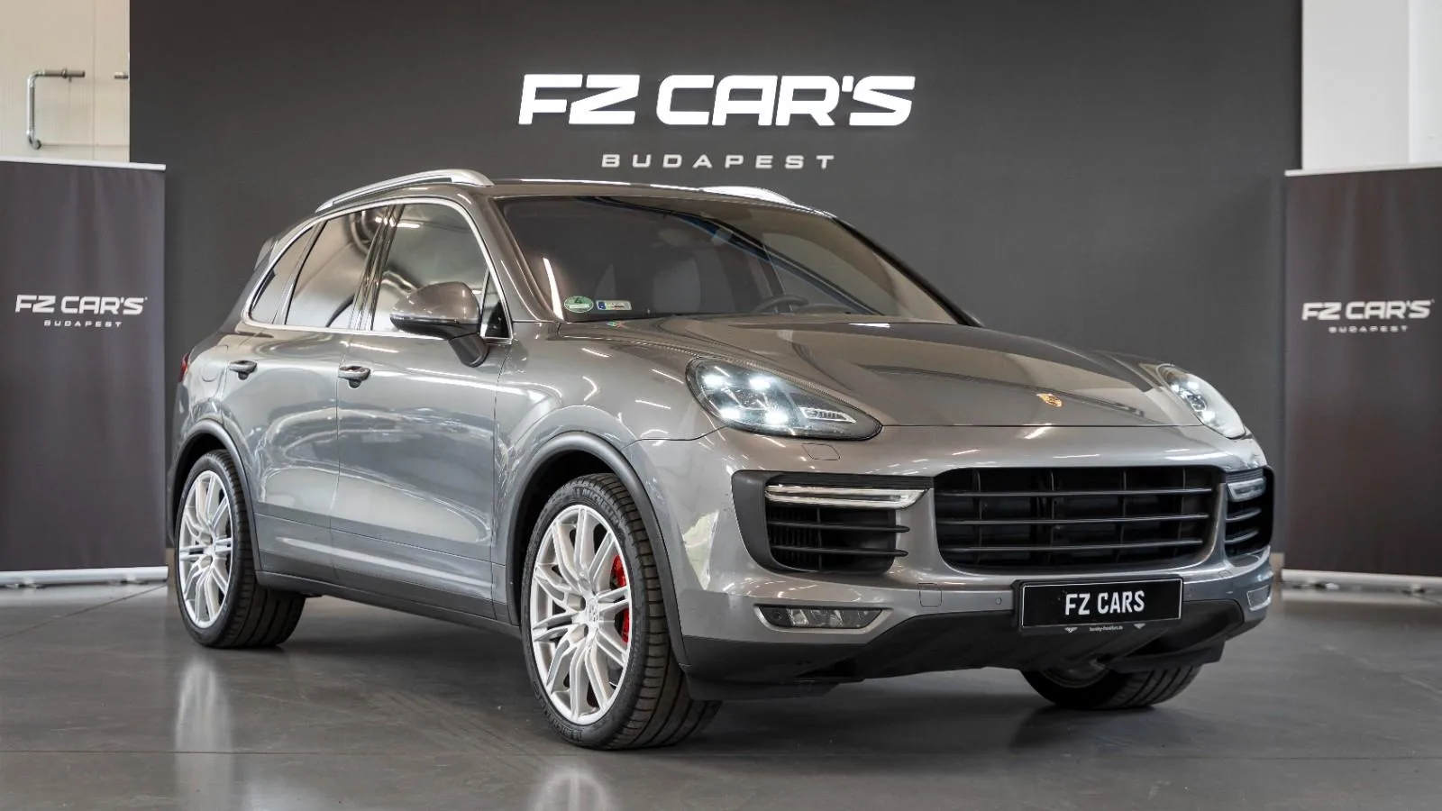2015 Porsche Cayenne Turbo, 2/13