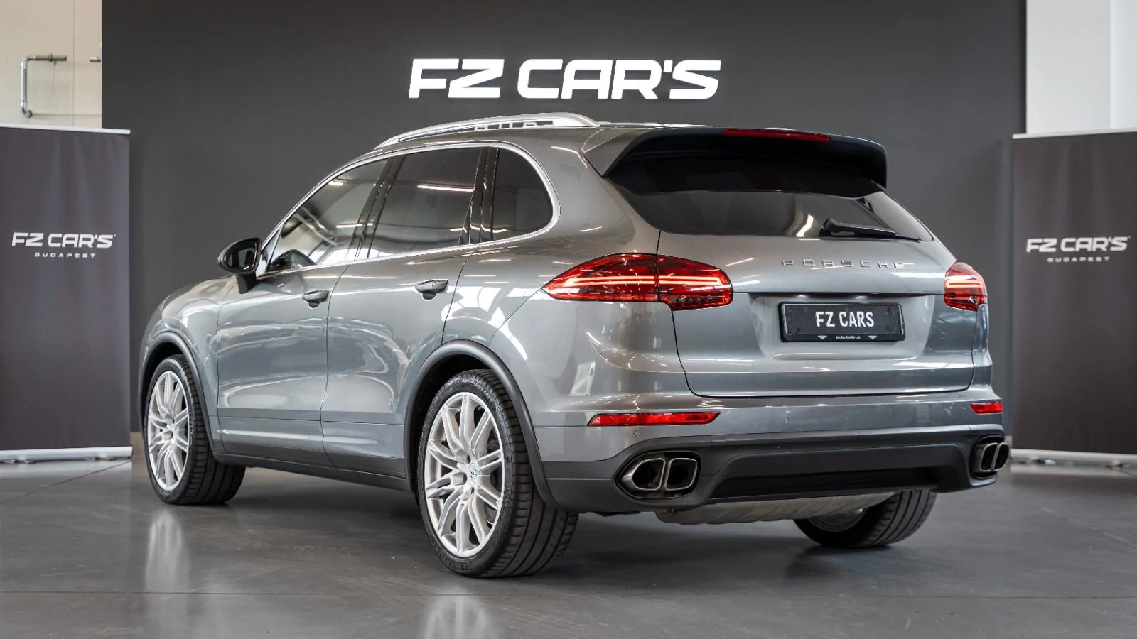 2015 Porsche Cayenne Turbo, 3/13