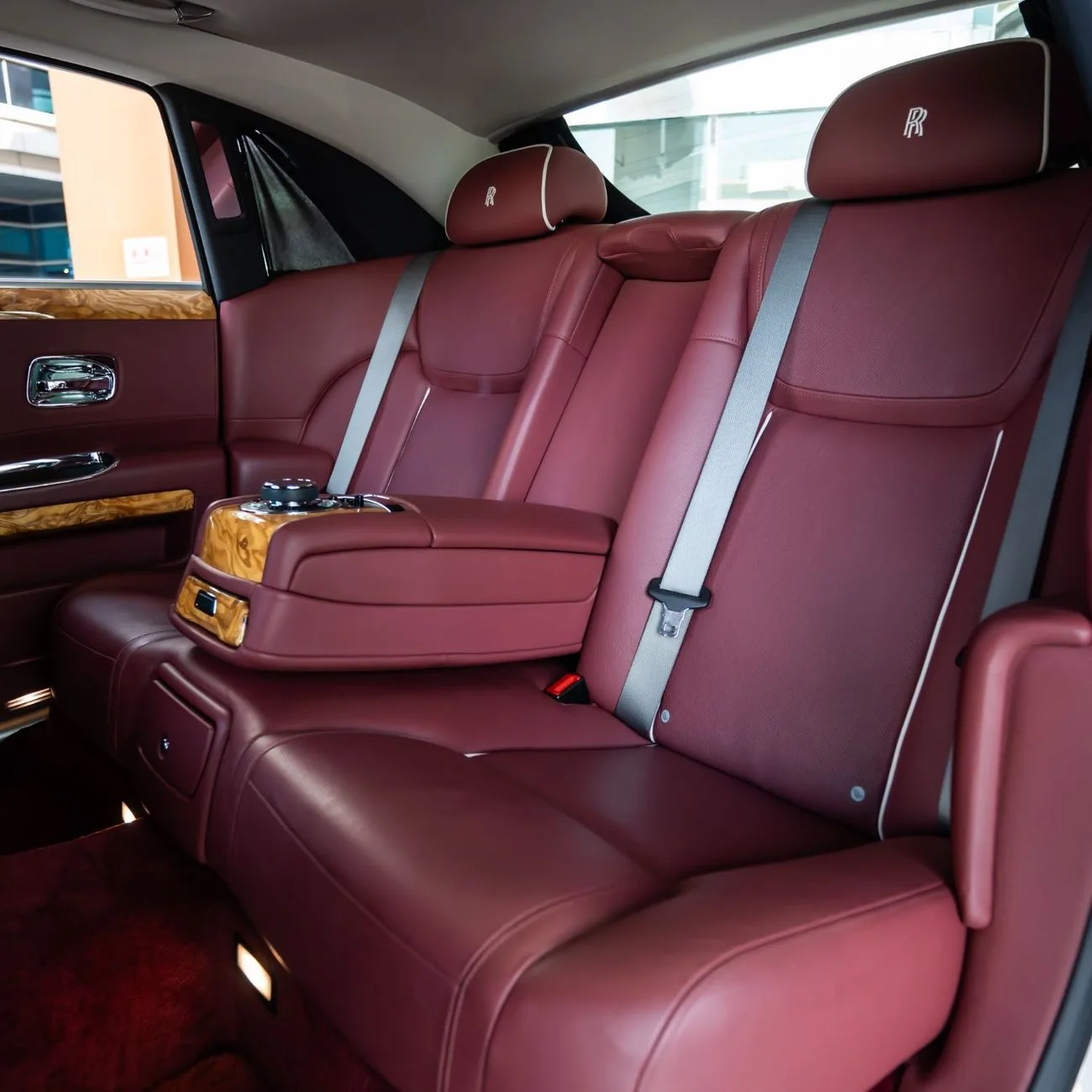 2015 Rolls-Royce Ghost offered by a specialist dealer in Dubai, United Arab Emirates, photo 13 of 20