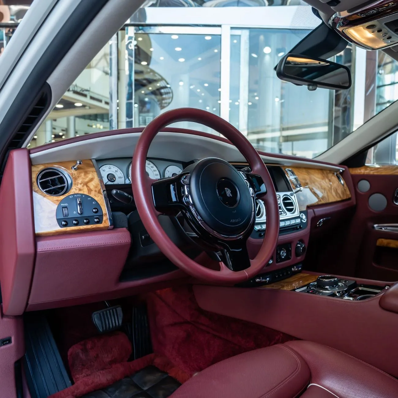 2015 Rolls-Royce Ghost offered by a specialist dealer in Dubai, United Arab Emirates, photo 15 of 20