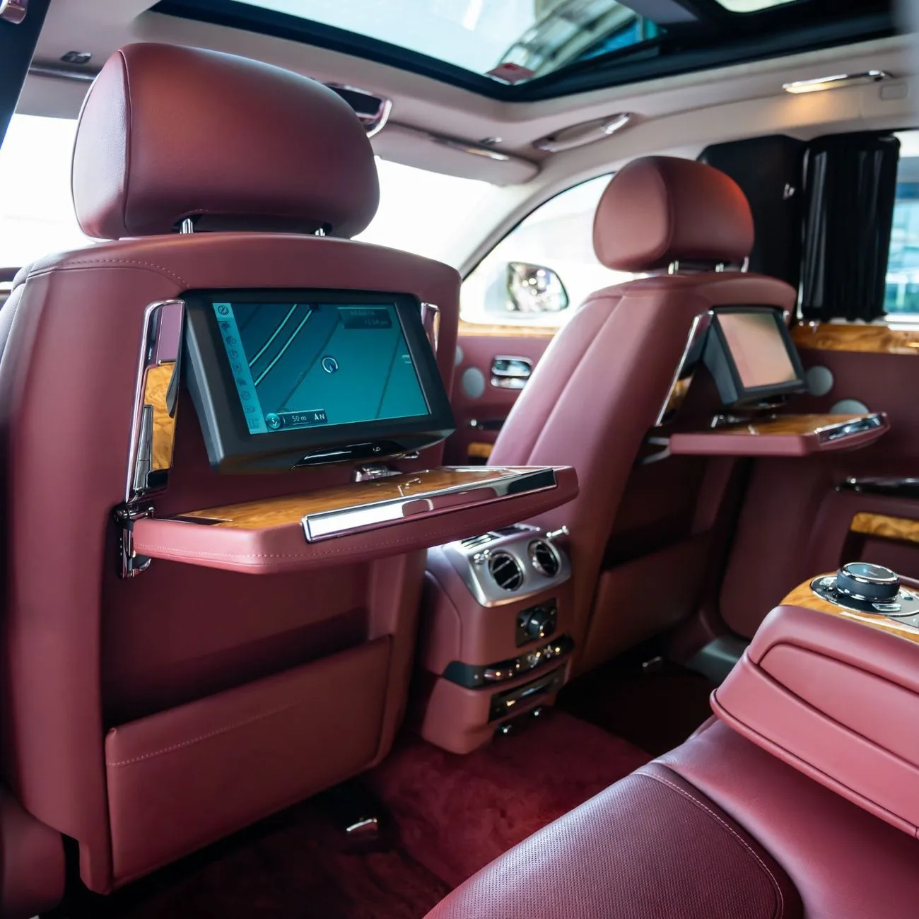2015 Rolls-Royce Ghost offered by a specialist dealer in Dubai, United Arab Emirates, photo 16 of 20