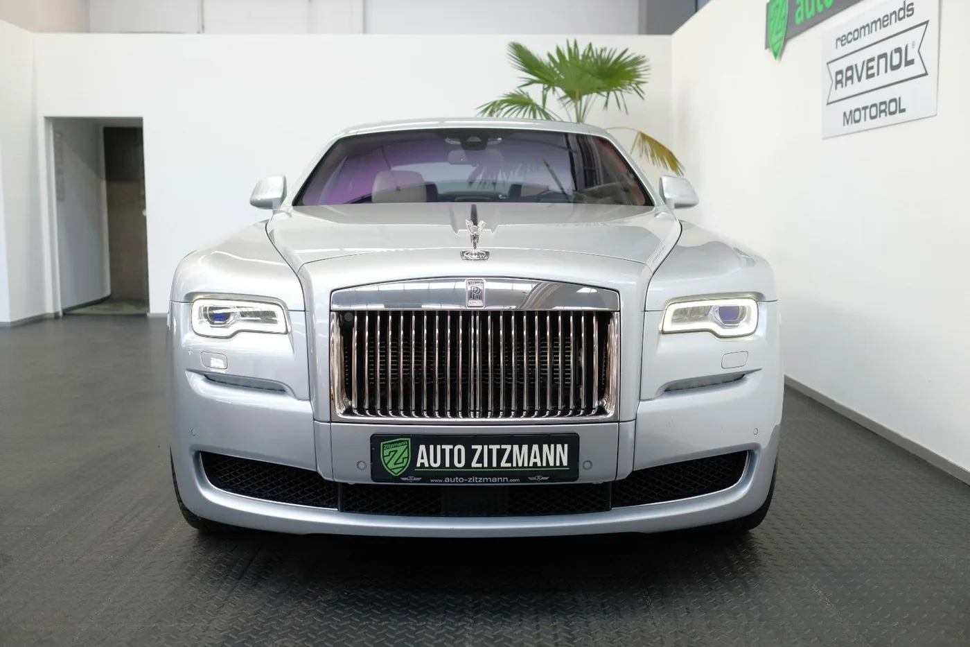 2015 Rolls-Royce Ghost offered by a specialist dealer in Nuremberg, Germany, photo 2 of 15