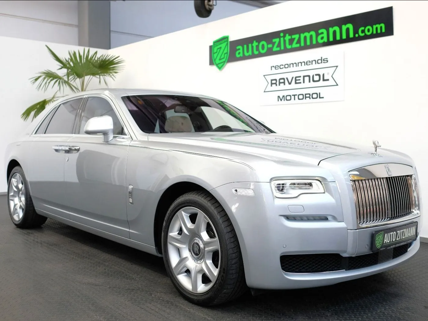 2015 Rolls-Royce Ghost offered by a specialist dealer in Nuremberg, Germany, photo 3 of 15