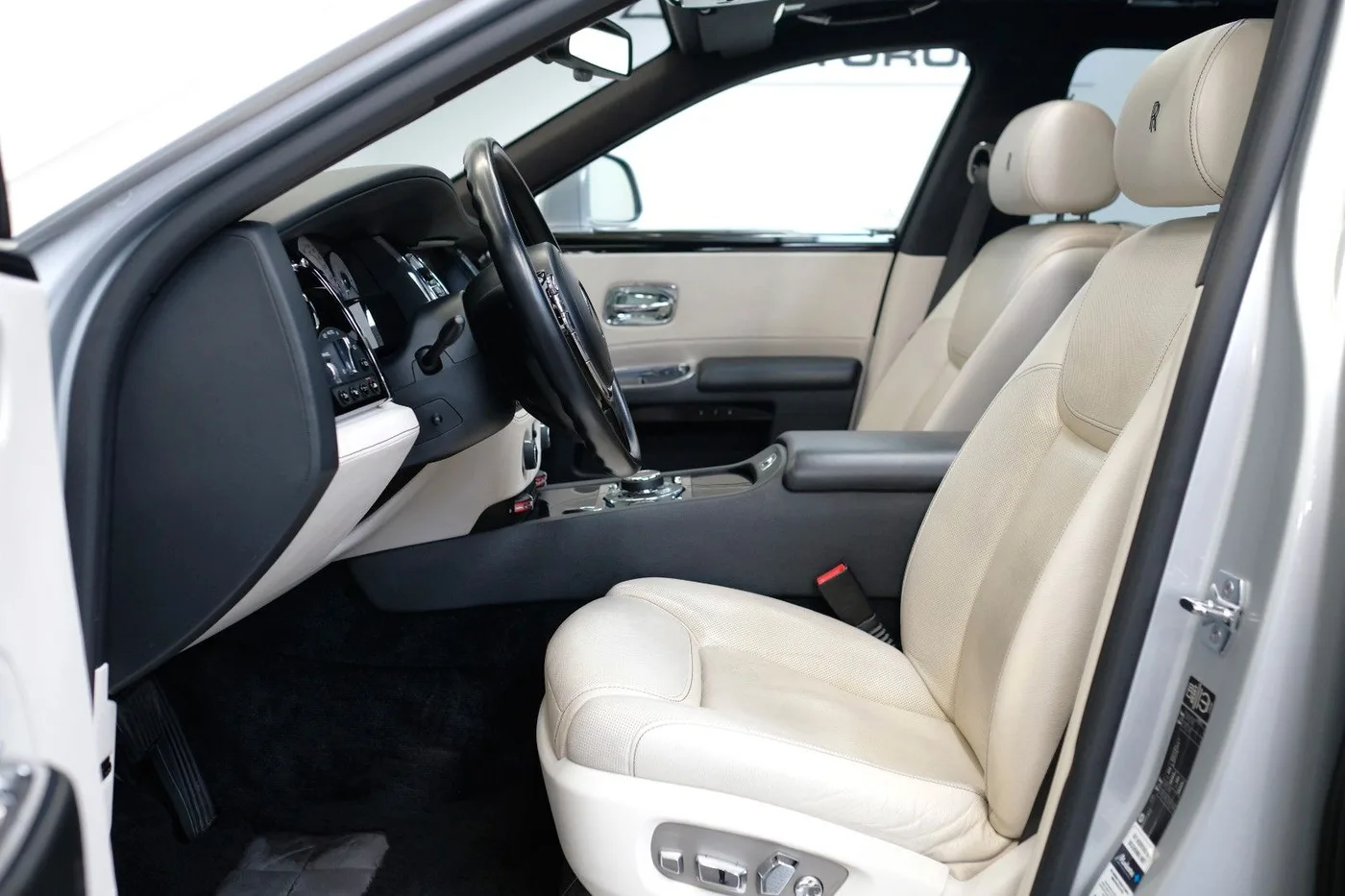 2015 Rolls-Royce Ghost offered by a specialist dealer in Nuremberg, Germany, photo 11 of 15