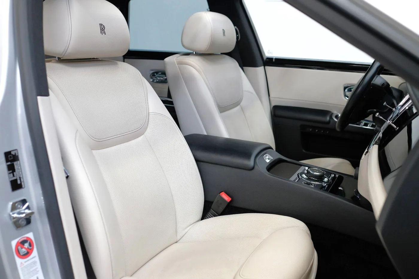 2015 Rolls-Royce Ghost offered by a specialist dealer in Nuremberg, Germany, photo 12 of 15