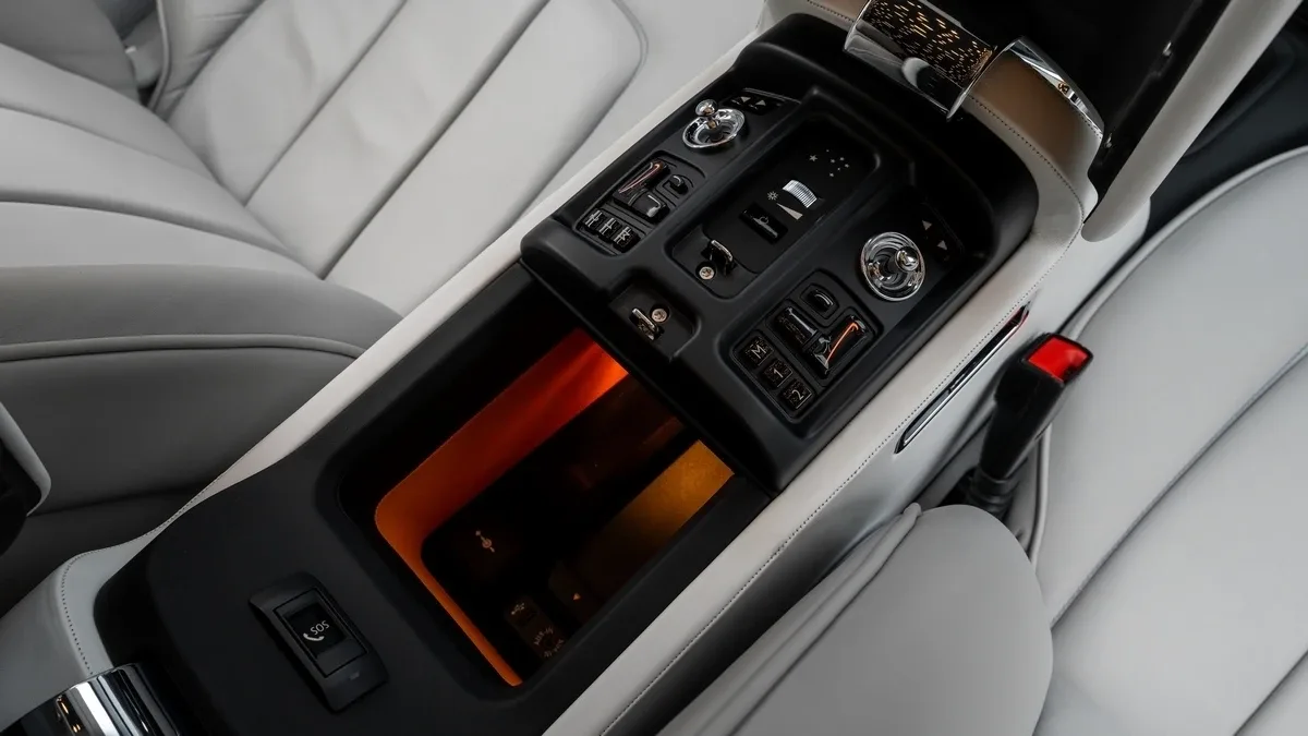 2015 Rolls-Royce Phantom Coupé One of One, 27/30