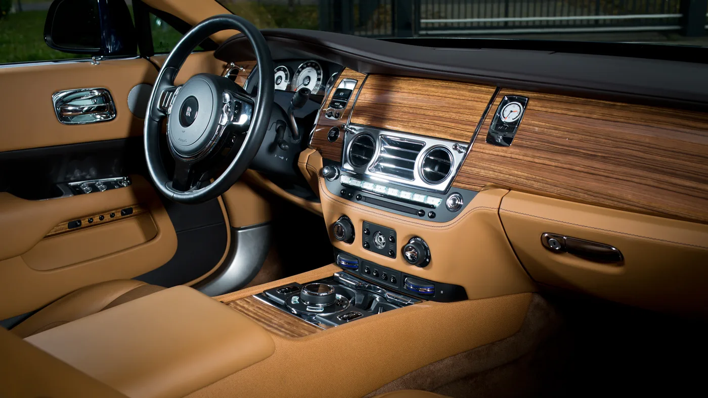 2015 Rolls-Royce Wraith offered by a specialist dealer in Cologne, Germany, photo 11 of 25