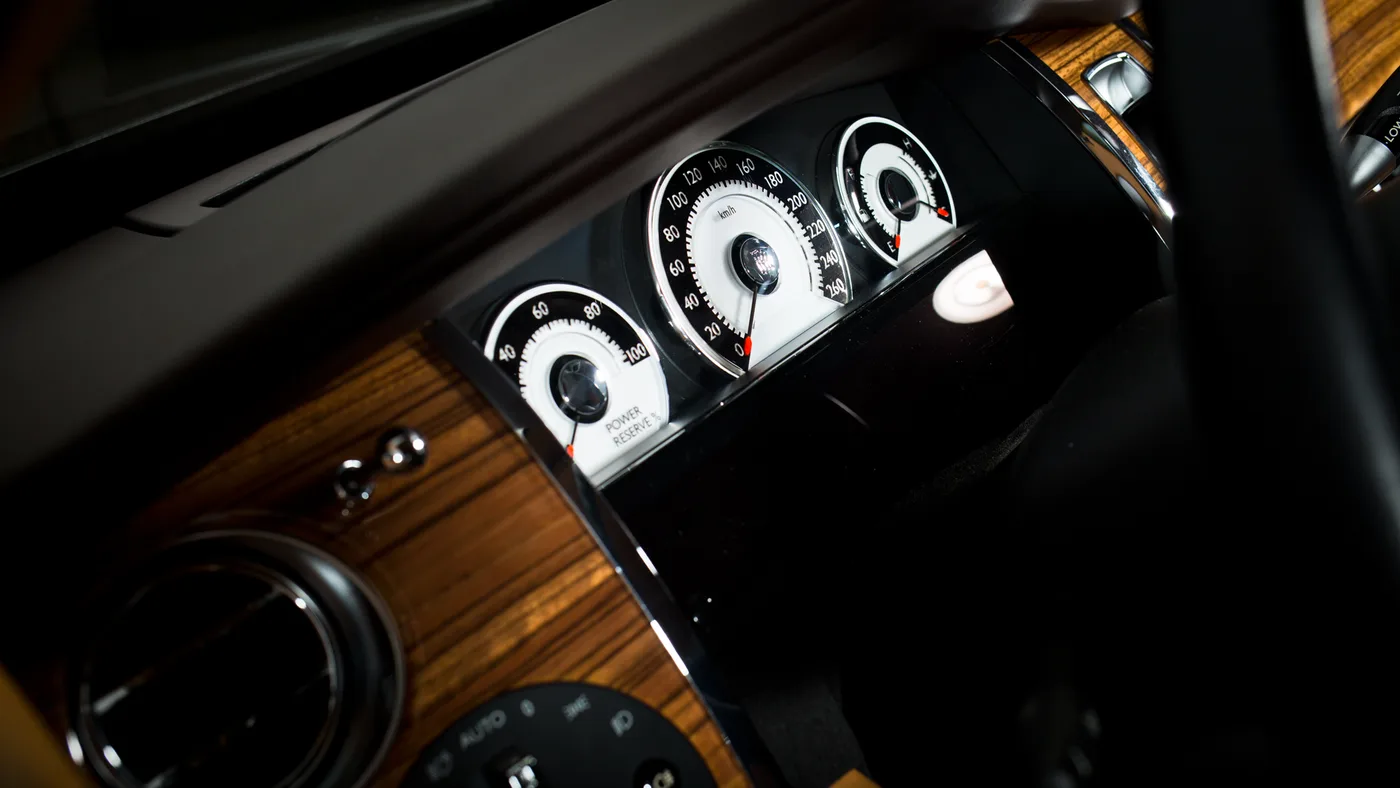 2015 Rolls-Royce Wraith offered by a specialist dealer in Cologne, Germany, photo 16 of 25