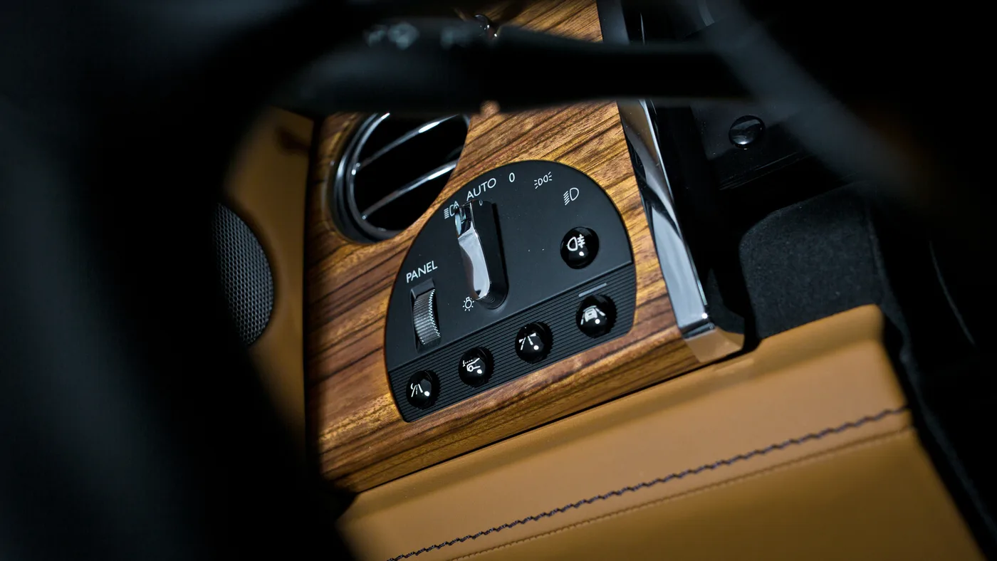 2015 Rolls-Royce Wraith offered by a specialist dealer in Cologne, Germany, photo 20 of 25