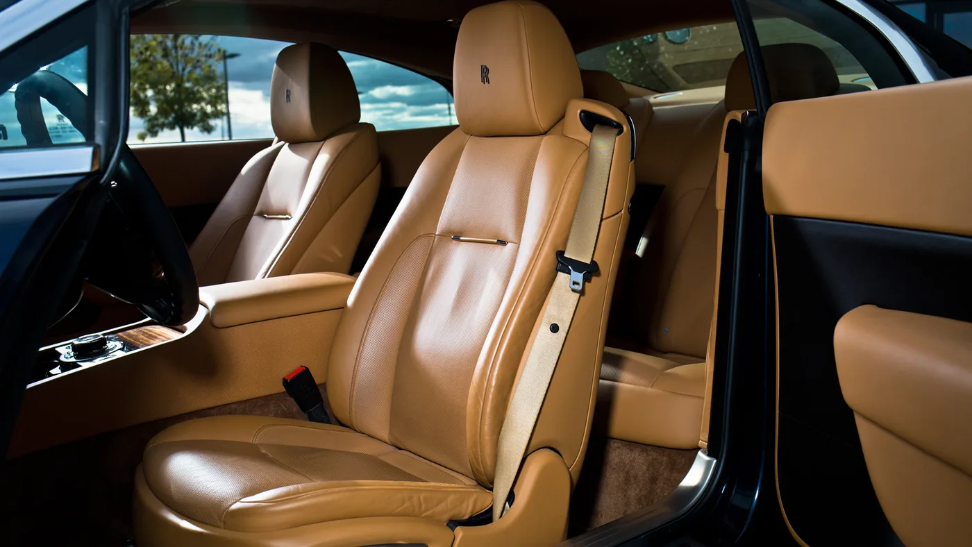 2015 Rolls-Royce Wraith offered by a specialist dealer in Cologne, Germany, photo 21 of 25