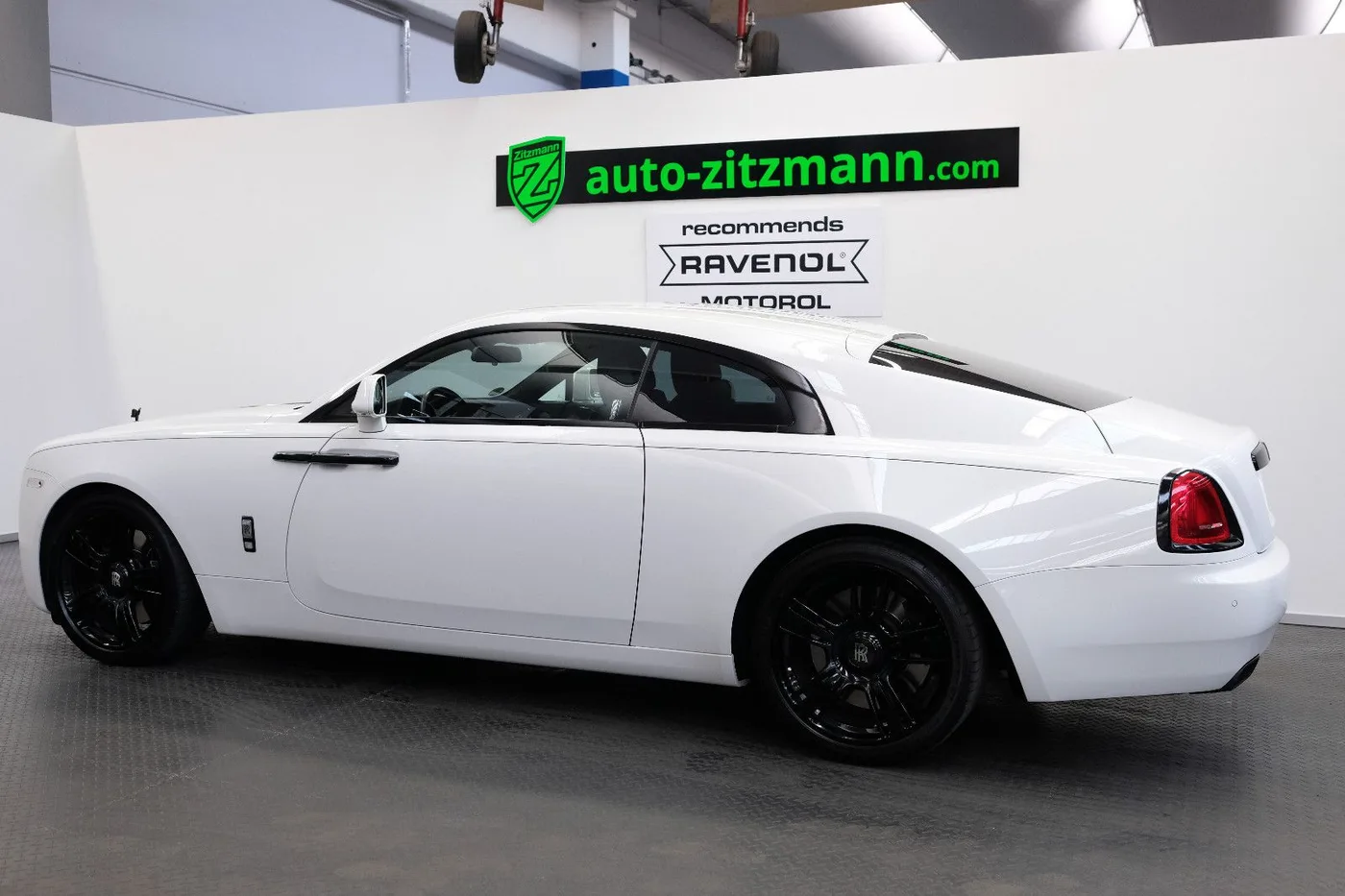 2015 Rolls-Royce Wraith offered by a specialist dealer in Nuremberg, Germany, photo 2 of 15