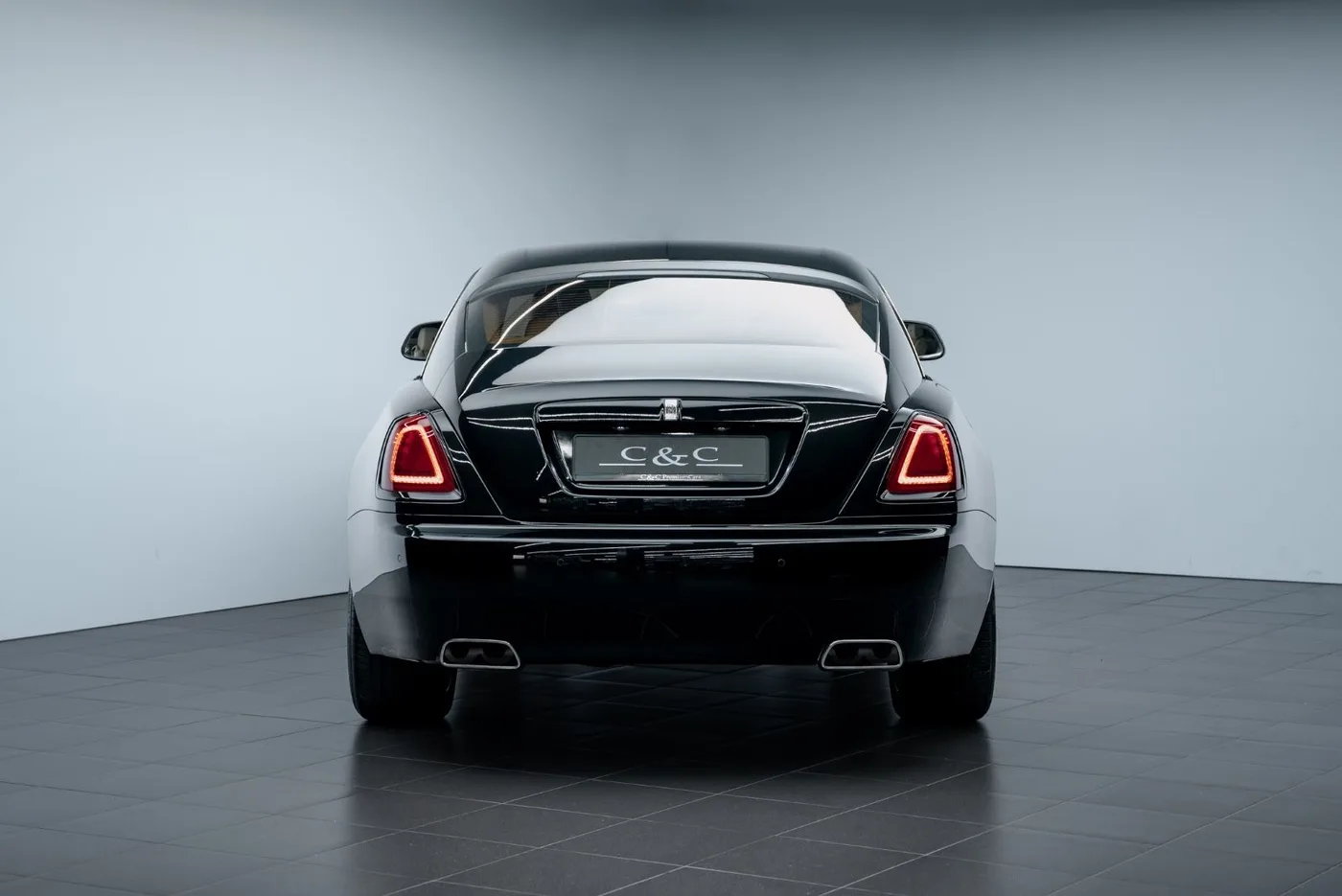 2015 Rolls-Royce Wraith offered by a specialist dealer in Putzbrunn, Germany, photo 4 of 15