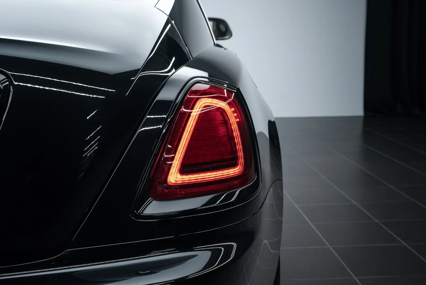 2015 Rolls-Royce Wraith offered by a specialist dealer in Putzbrunn, Germany, photo 8 of 15