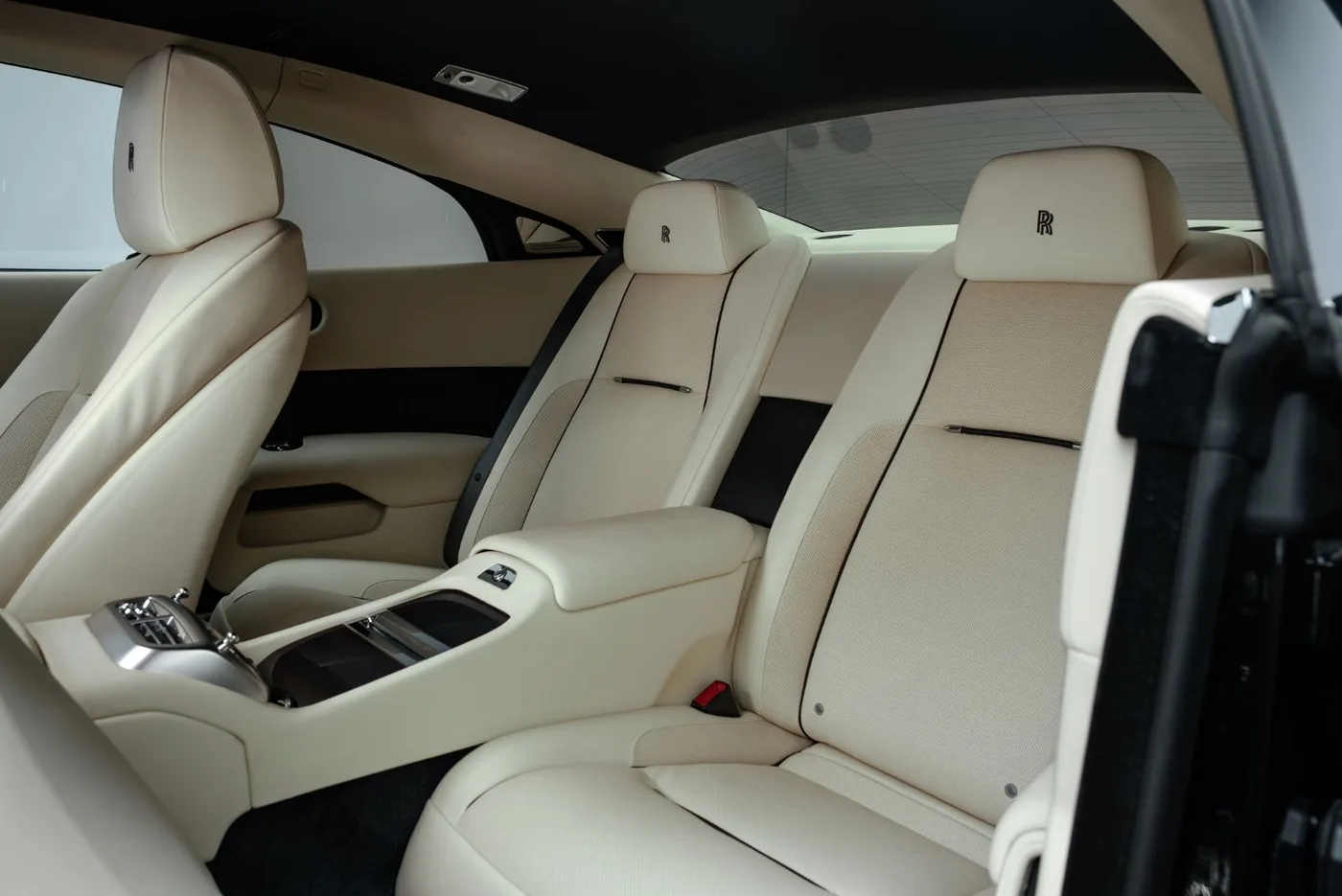 2015 Rolls-Royce Wraith offered by a specialist dealer in Putzbrunn, Germany, photo 12 of 15