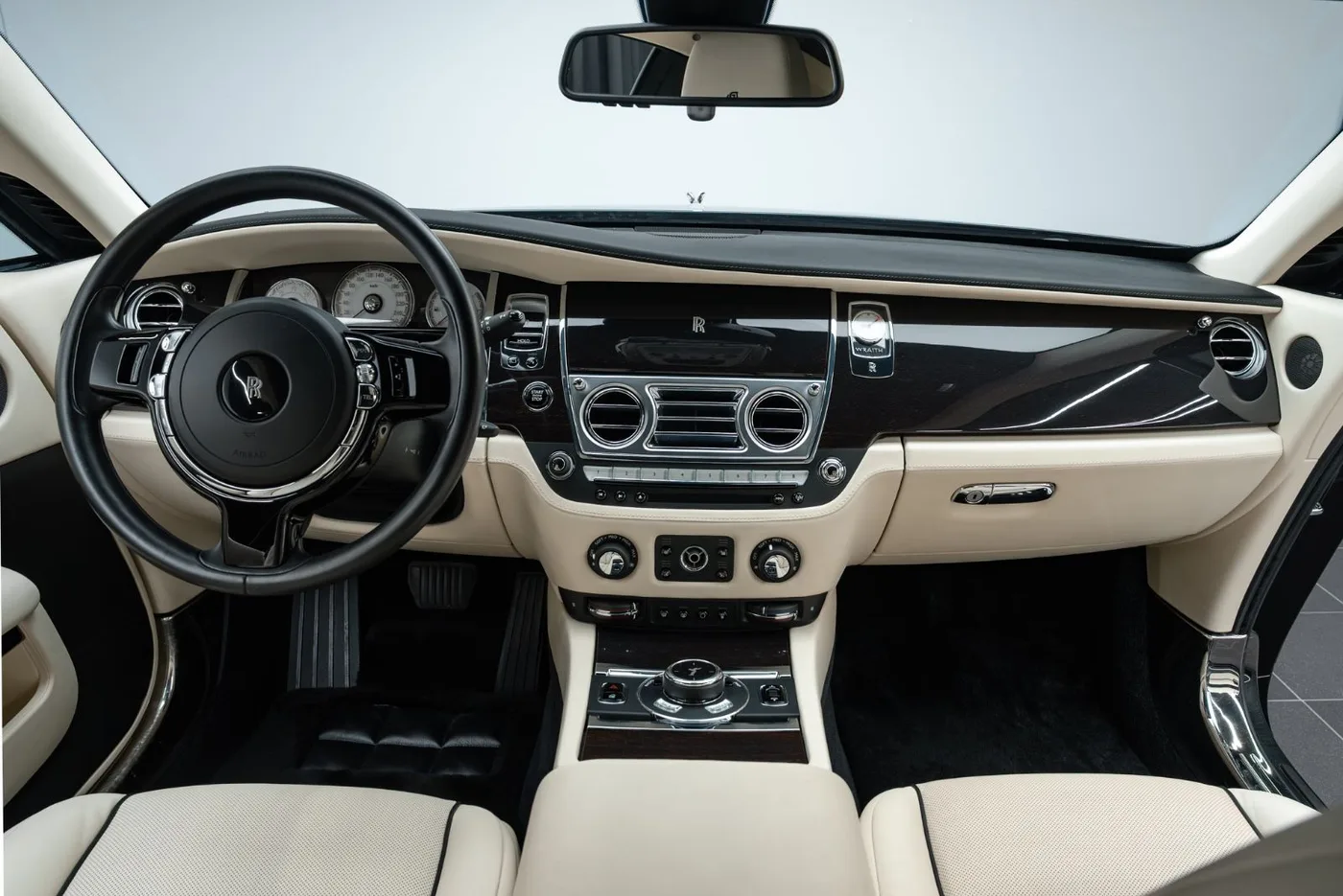 2015 Rolls-Royce Wraith offered by a specialist dealer in Putzbrunn, Germany, photo 13 of 15