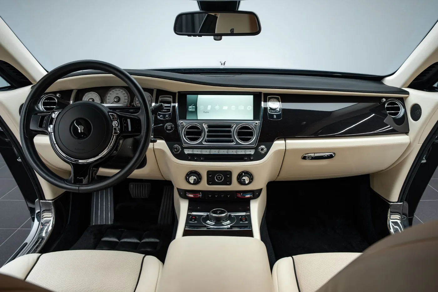 2015 Rolls-Royce Wraith offered by a specialist dealer in Putzbrunn, Germany, photo 14 of 15