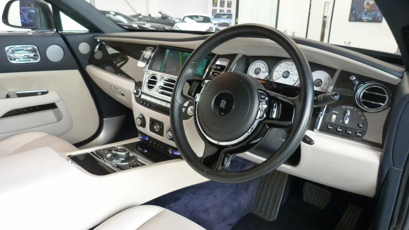 2015 Rolls-Royce Wraith angeboten von einer Vertragshändlergruppe in Cheltenham, Vereinigtes Königreich, Foto 15 von 25